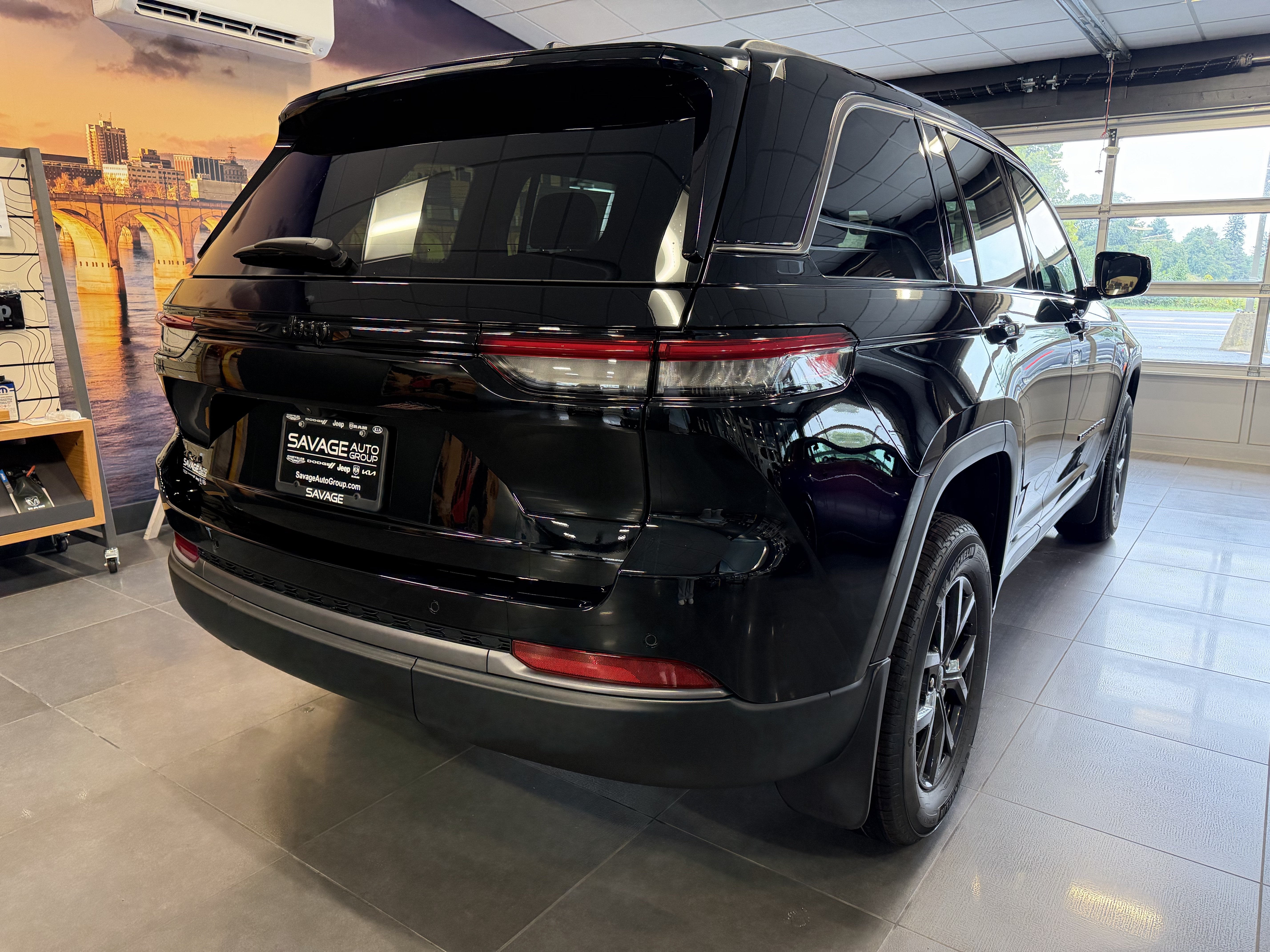2027 Jeep Grand Cherokee Laredo Altitude