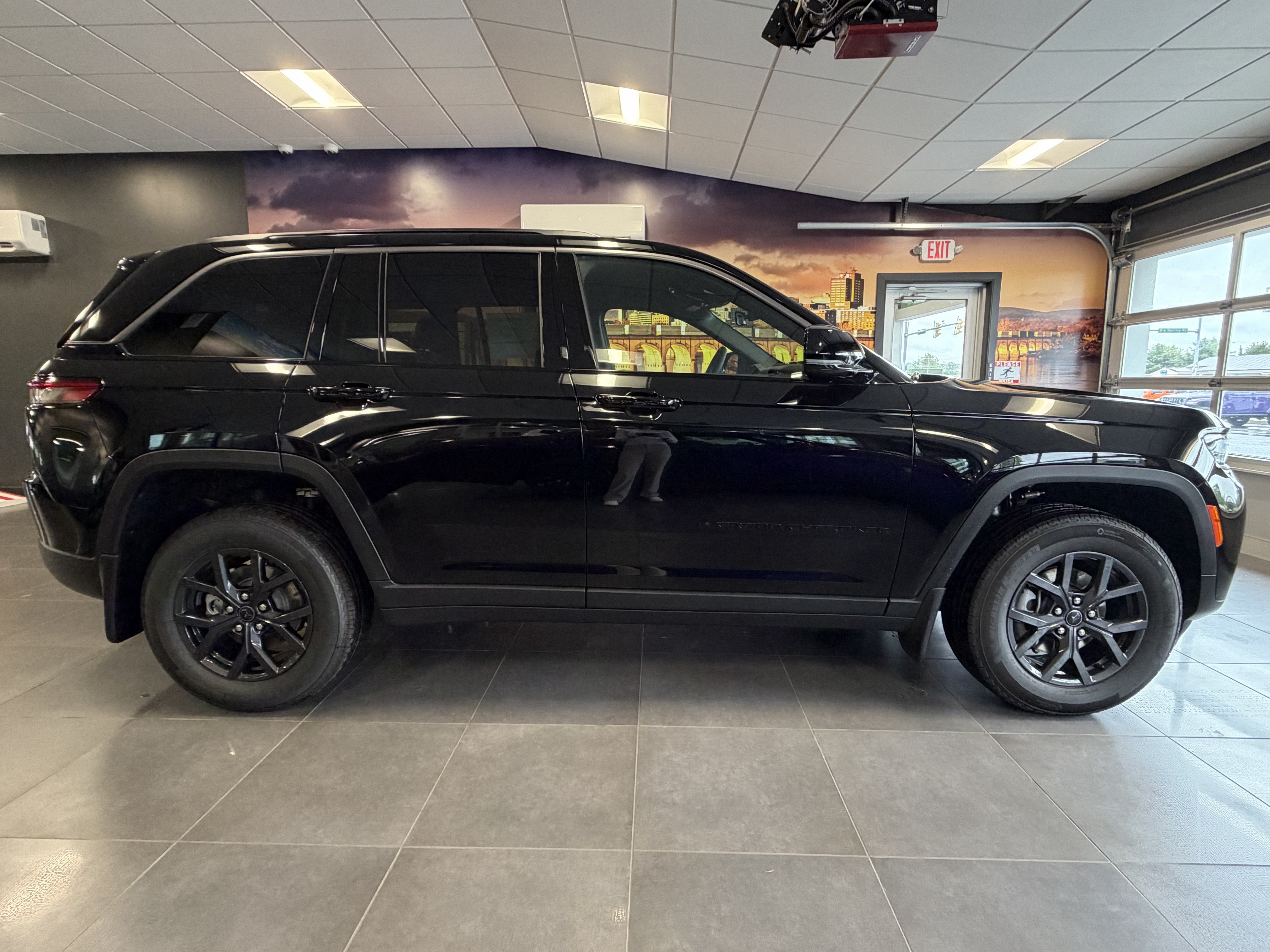 2027 Jeep Grand Cherokee Laredo Altitude