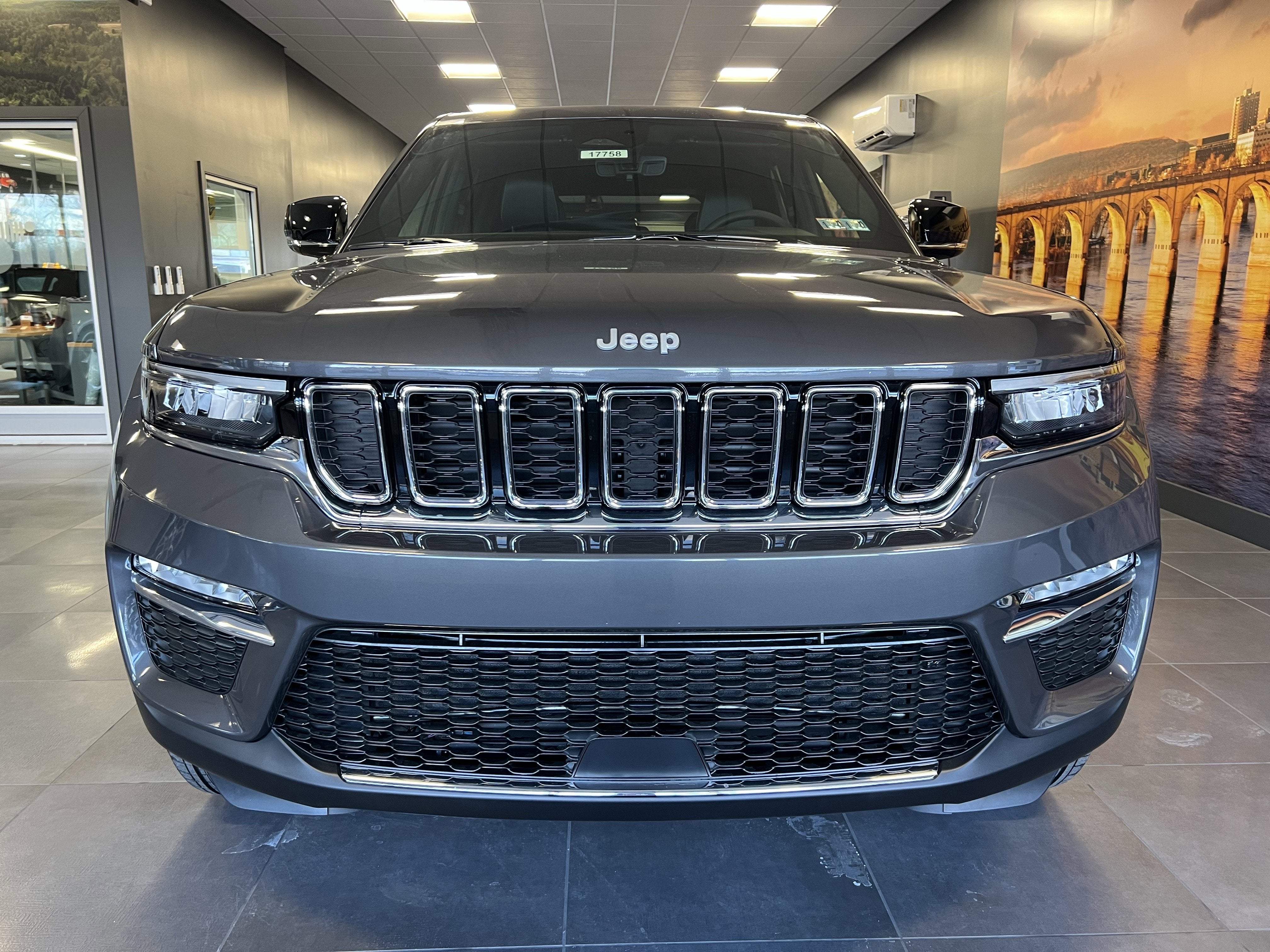 2025 Jeep Grand Cherokee GRAND CHEROKEE LIMITED 4X4