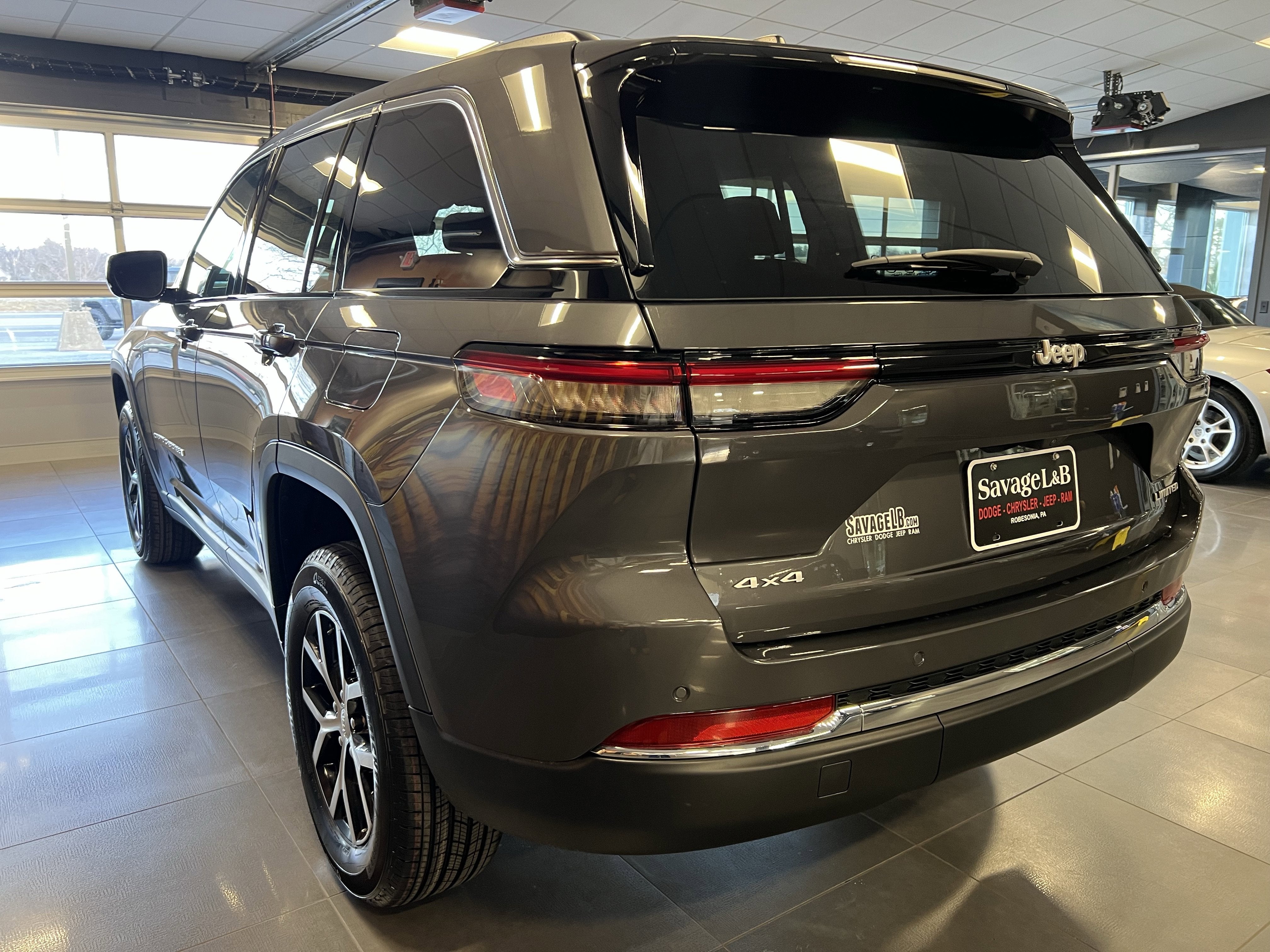 2025 Jeep Grand Cherokee GRAND CHEROKEE LIMITED 4X4