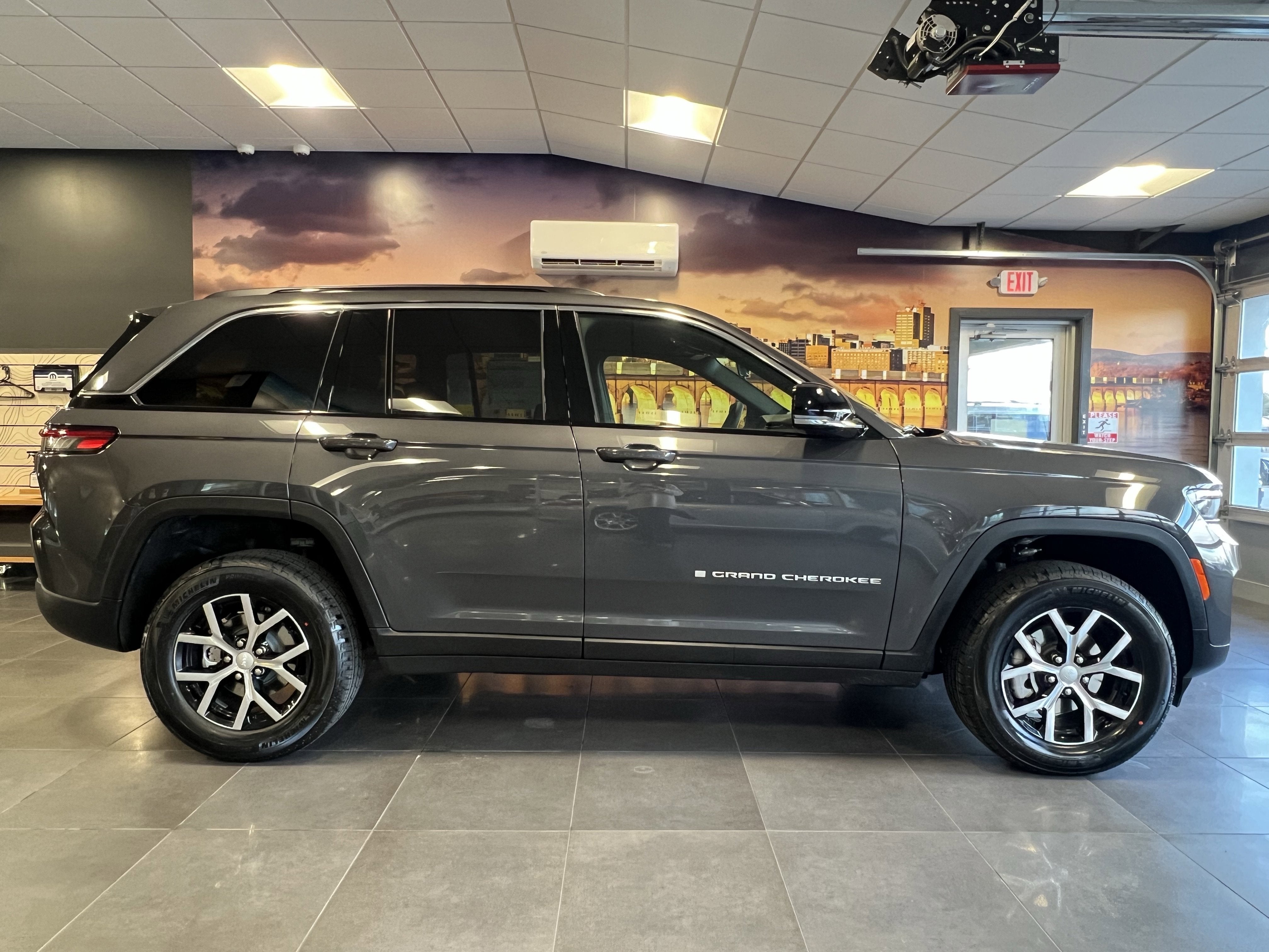 2025 Jeep Grand Cherokee GRAND CHEROKEE LIMITED 4X4