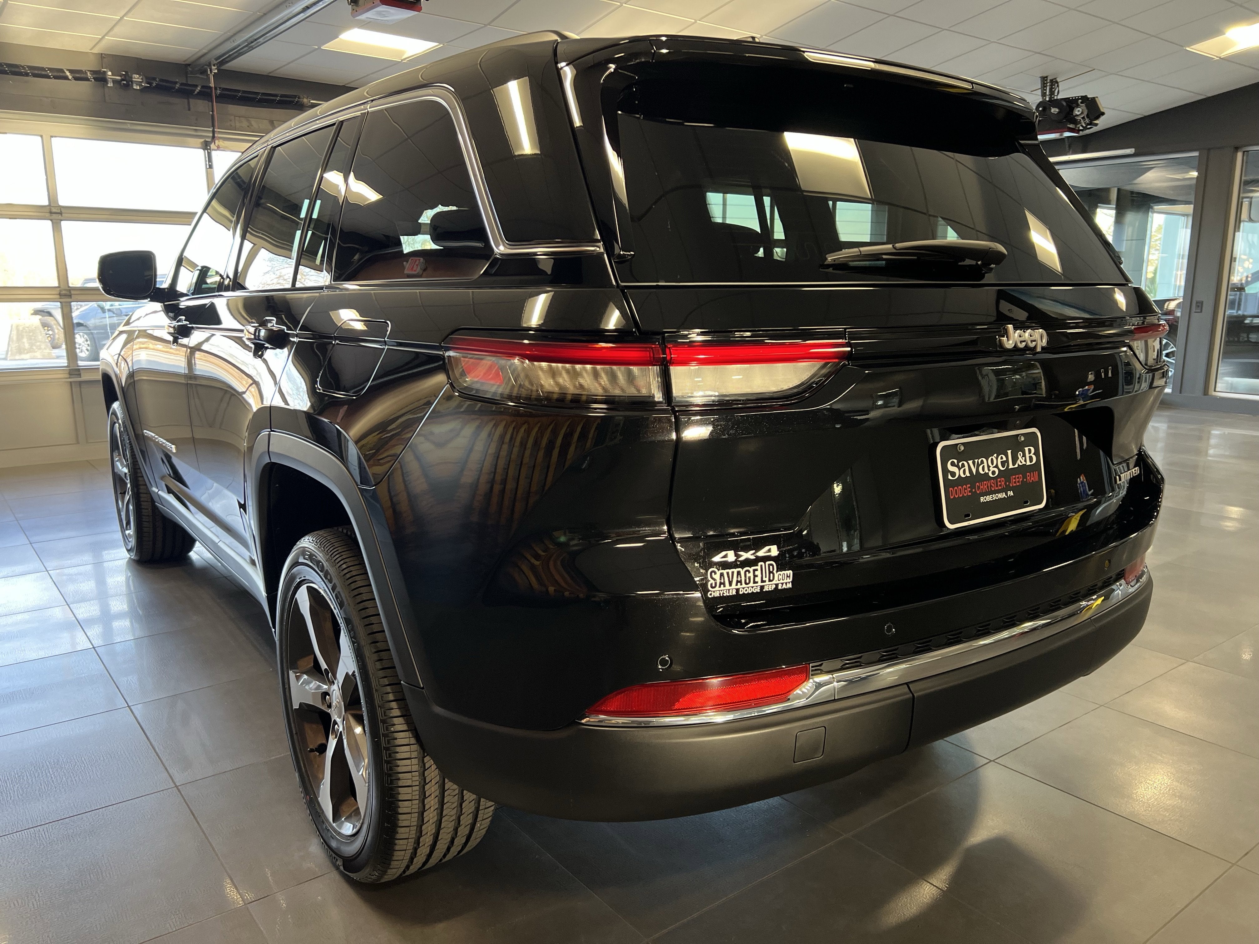 2025 Jeep Grand Cherokee GRAND CHEROKEE LIMITED 4X4