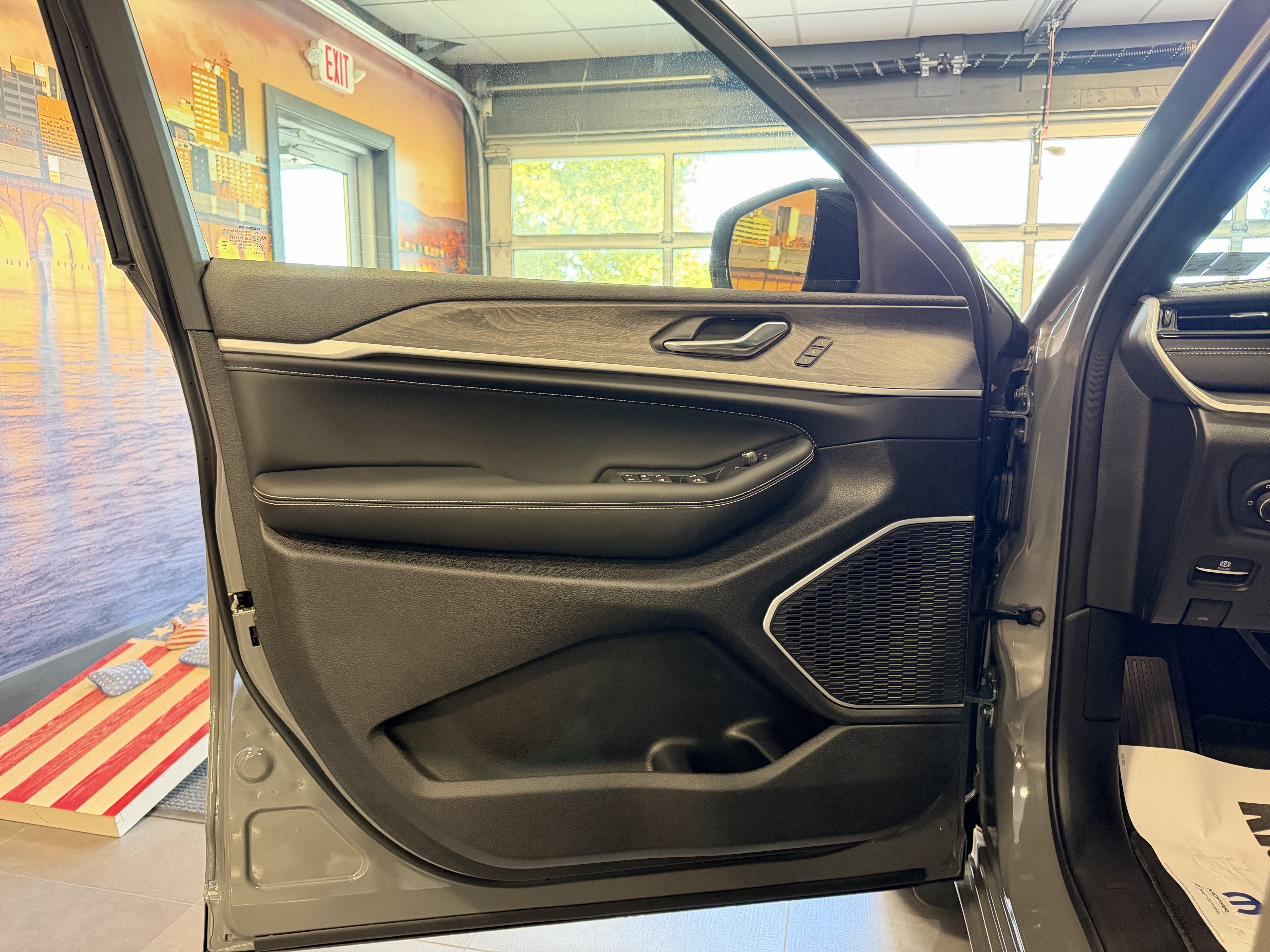 2027 Jeep Grand Cherokee Limited Reserve