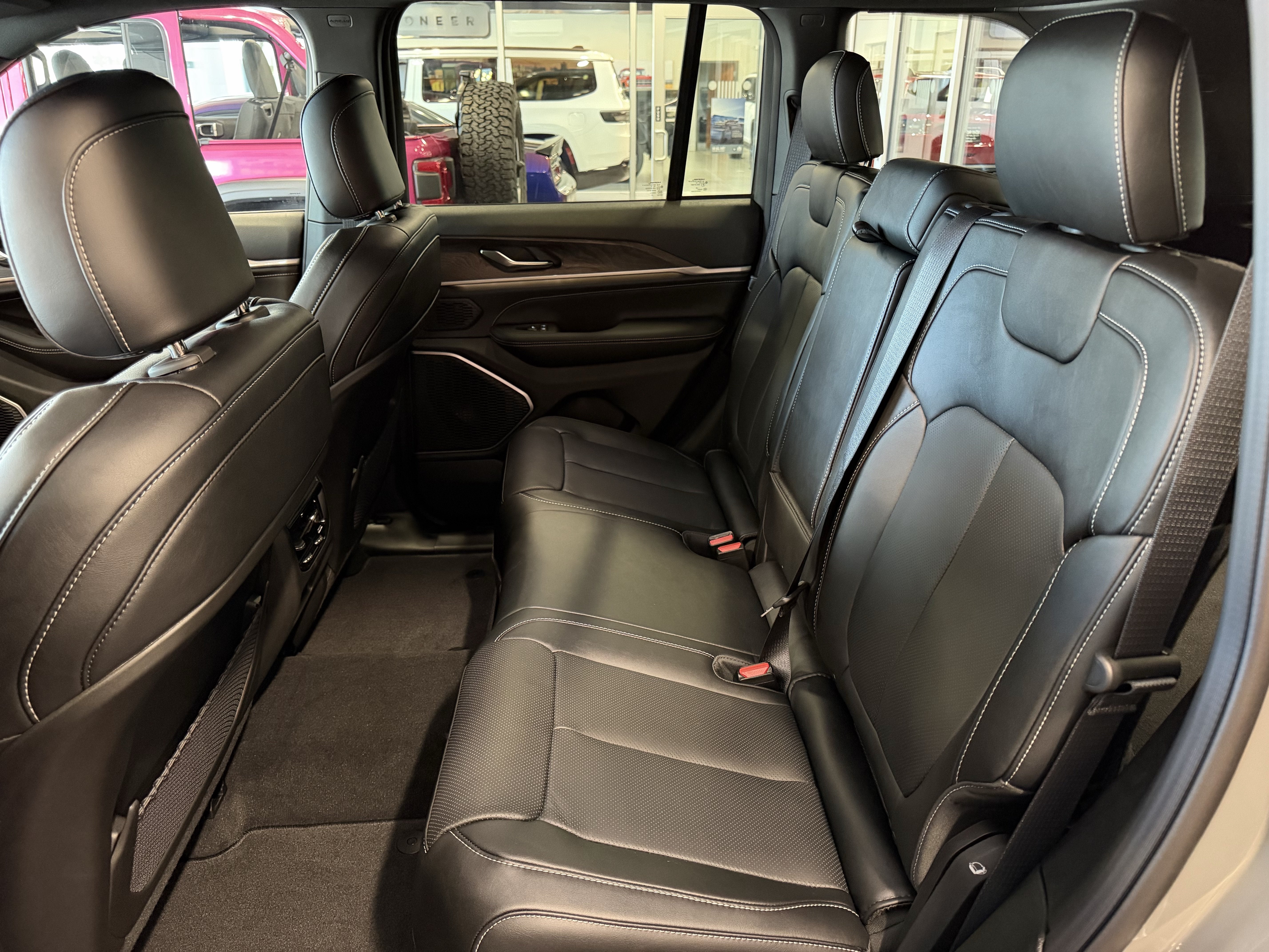 2027 Jeep Grand Cherokee Limited Reserve