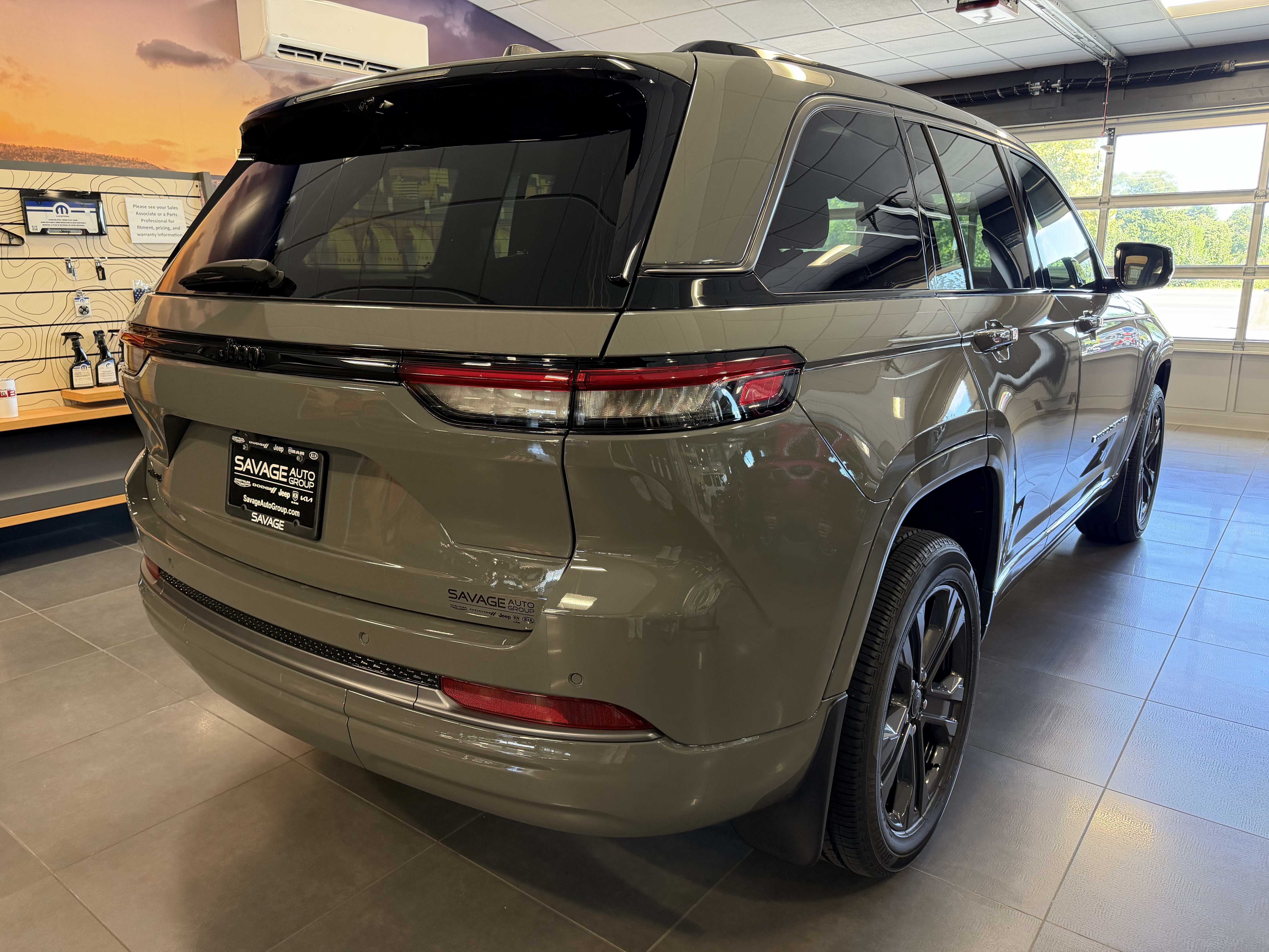 2027 Jeep Grand Cherokee Limited Reserve