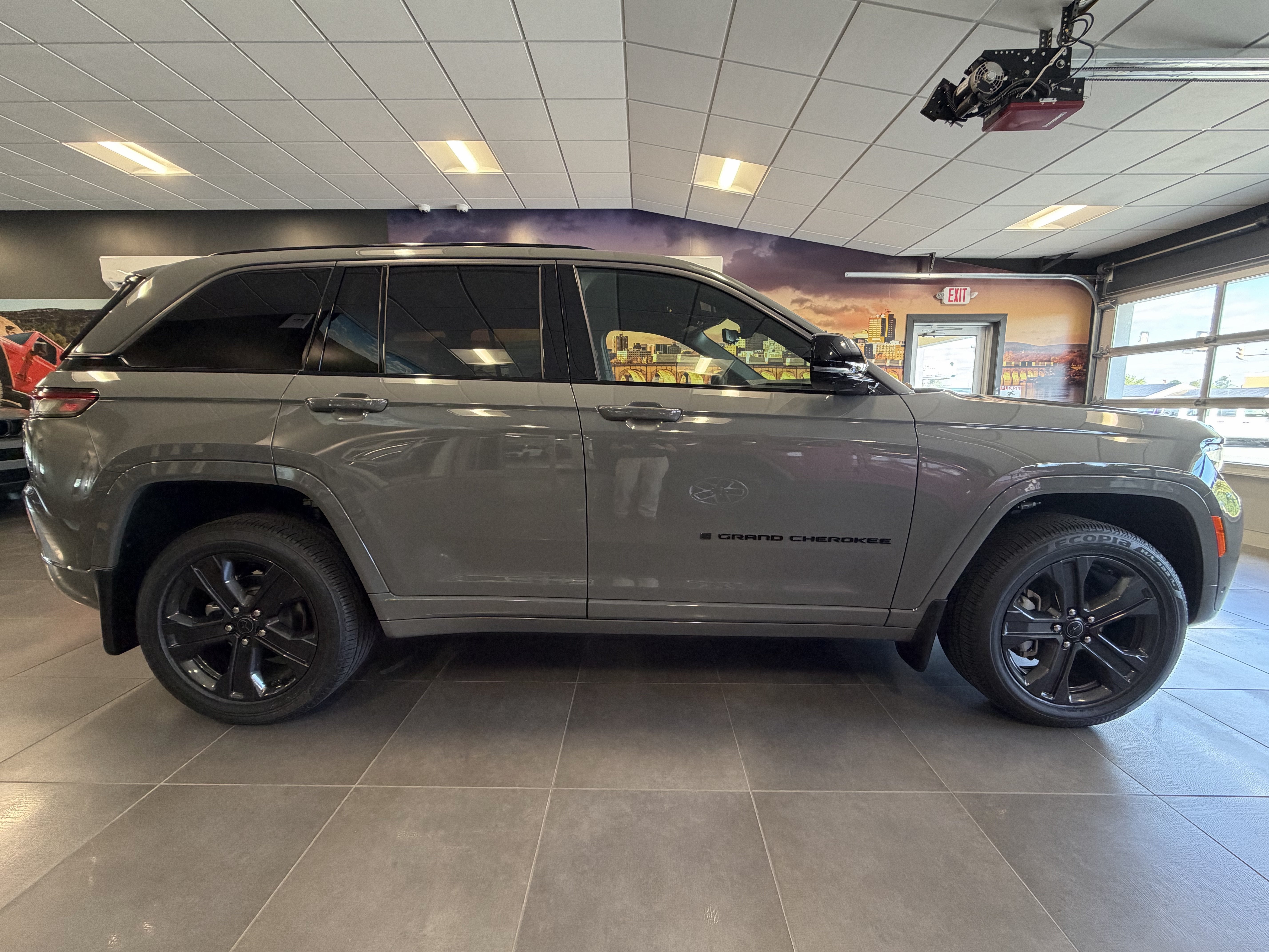 2027 Jeep Grand Cherokee Limited Reserve