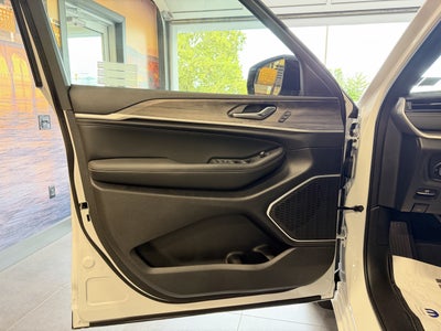 2027 Jeep Grand Cherokee GRAND CHEROKEE LIMITED RESERVE 4X4