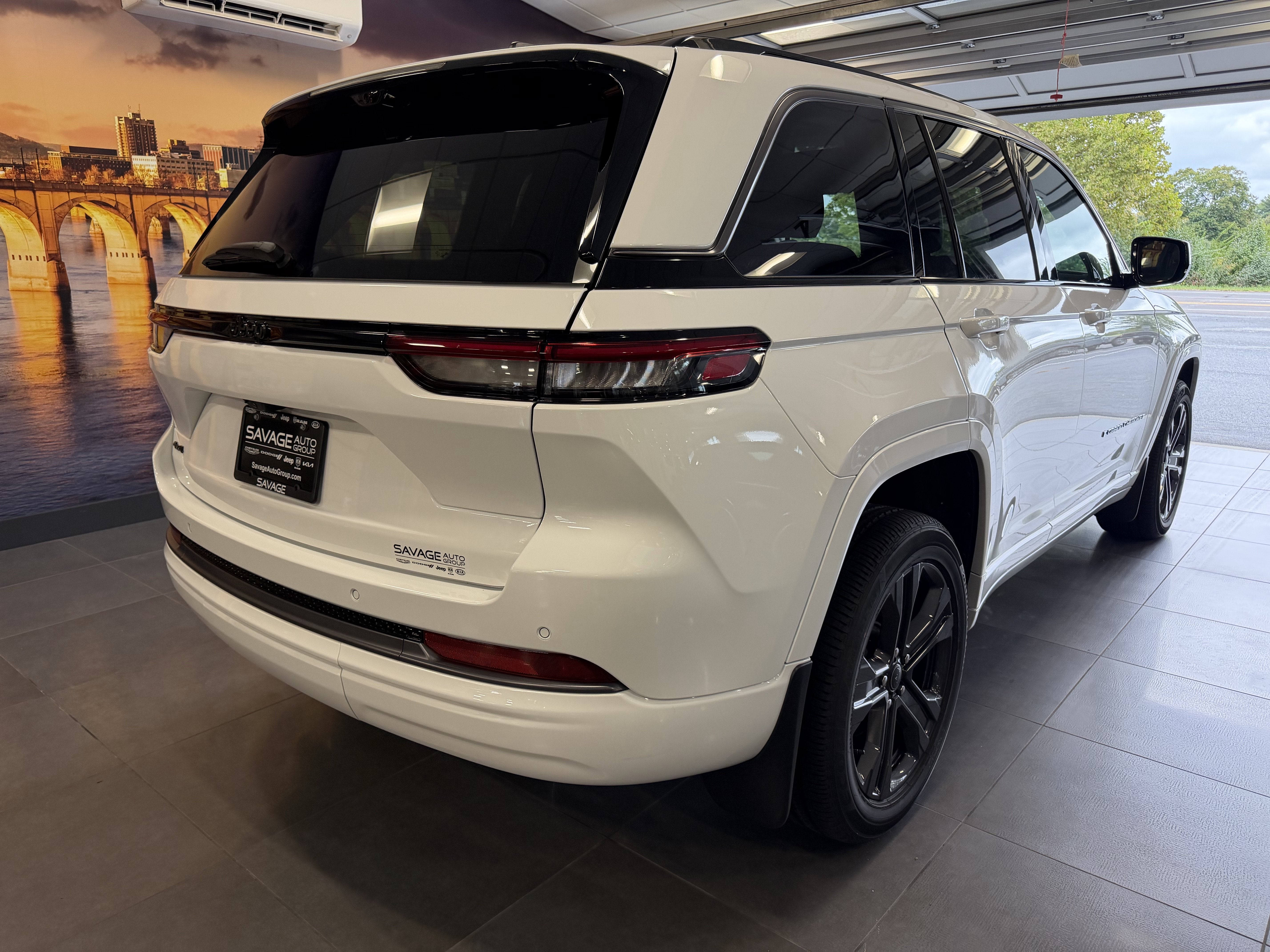2027 Jeep Grand Cherokee GRAND CHEROKEE LIMITED RESERVE 4X4