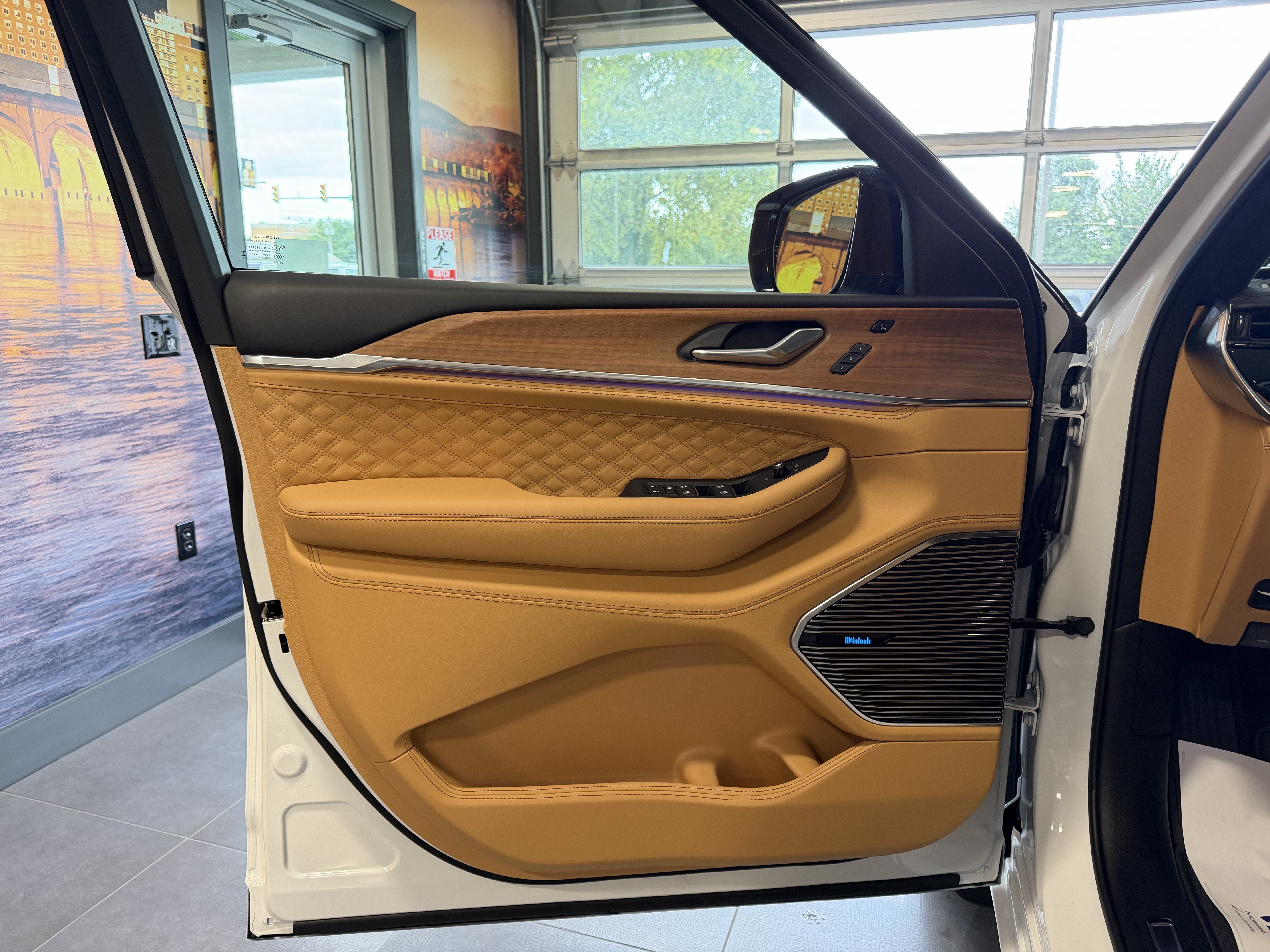 2027 Jeep Grand Cherokee GRAND CHEROKEE SUMMIT 4X4