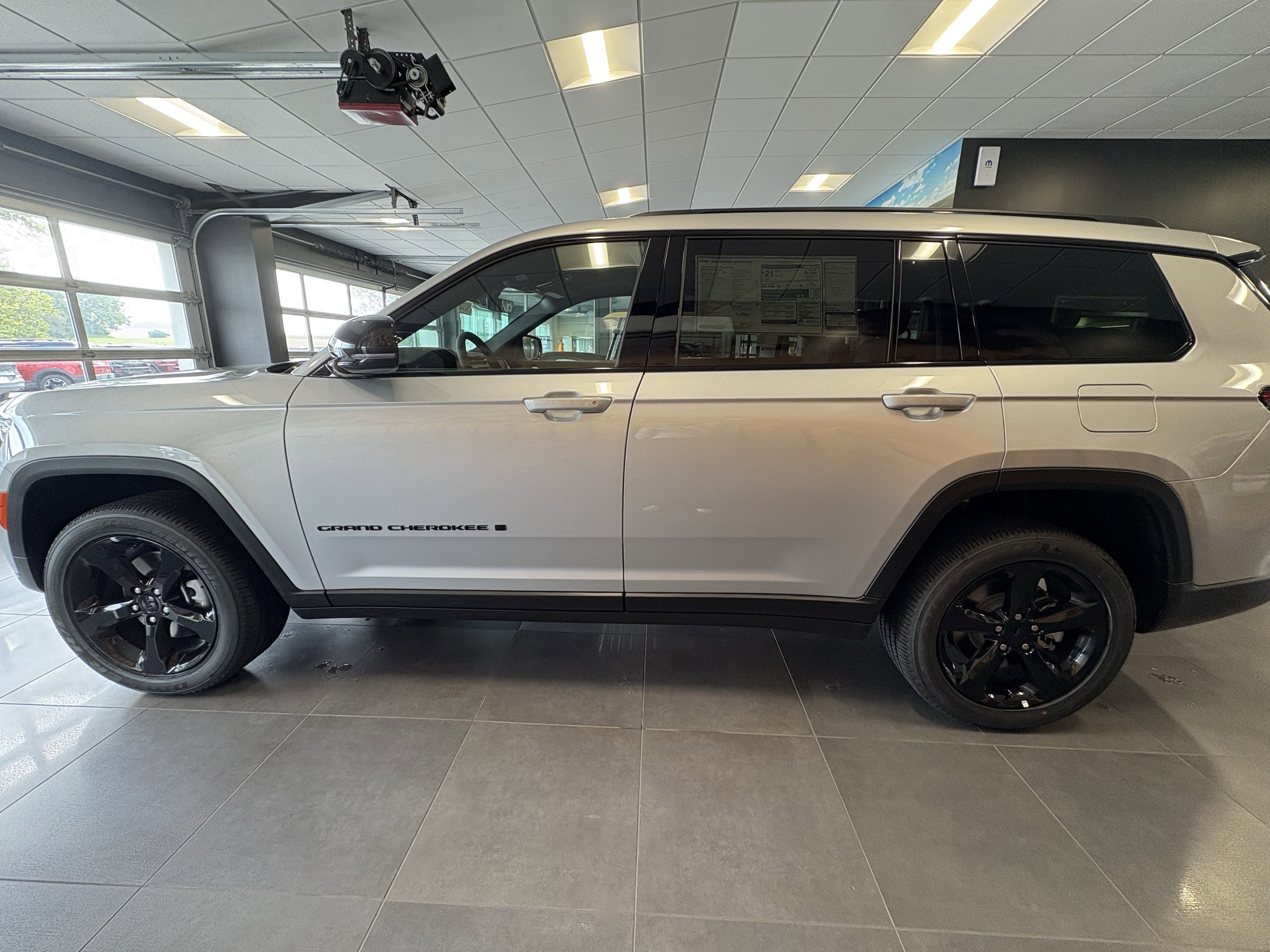 2025 Jeep Grand Cherokee GRAND CHEROKEE L ALTITUDE X 4X4