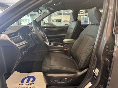 2025 Jeep Grand Cherokee GRAND CHEROKEE L LAREDO X 4X4