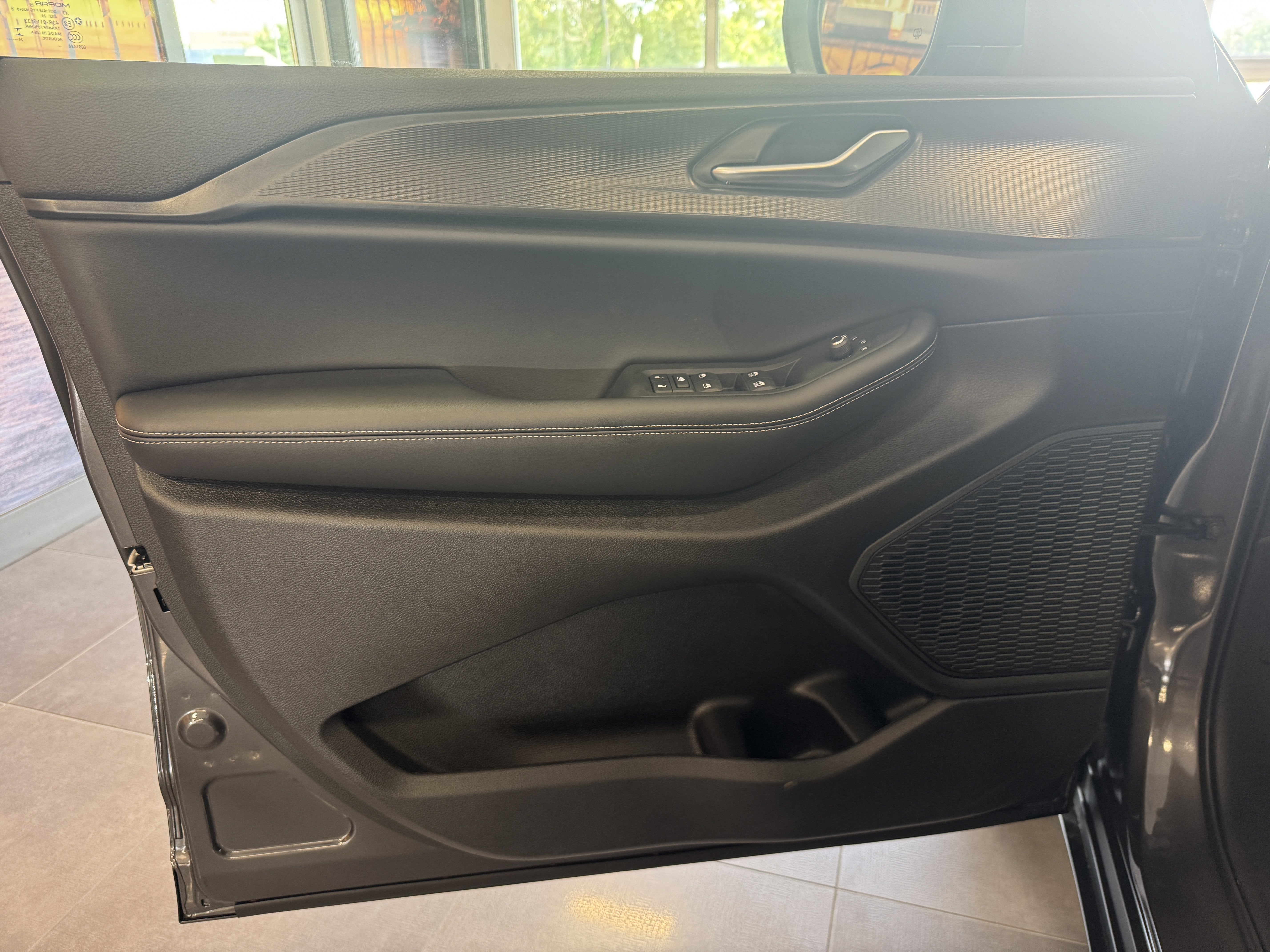 2025 Jeep Grand Cherokee GRAND CHEROKEE L LAREDO X 4X4