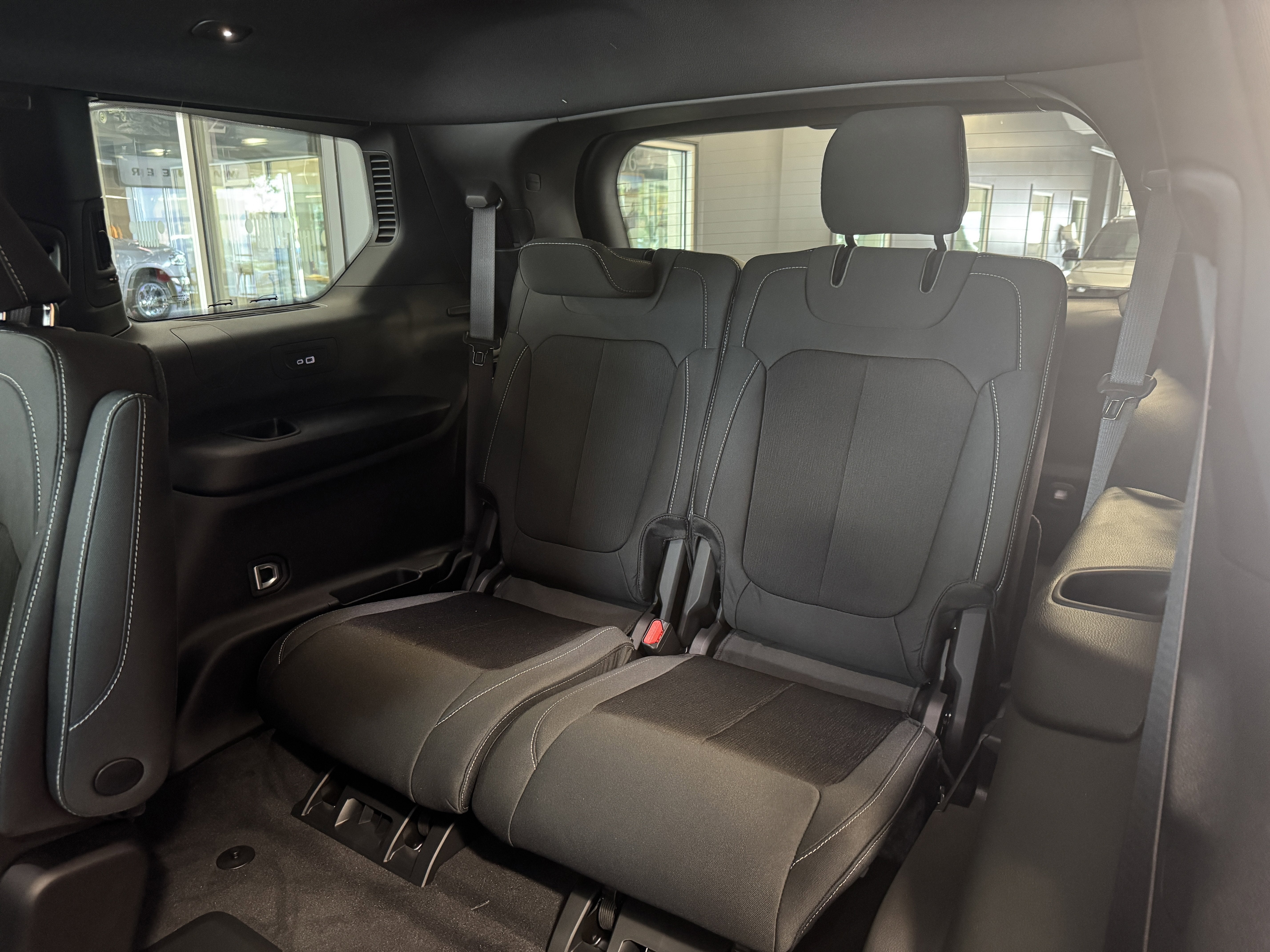 2025 Jeep Grand Cherokee GRAND CHEROKEE L LAREDO X 4X4