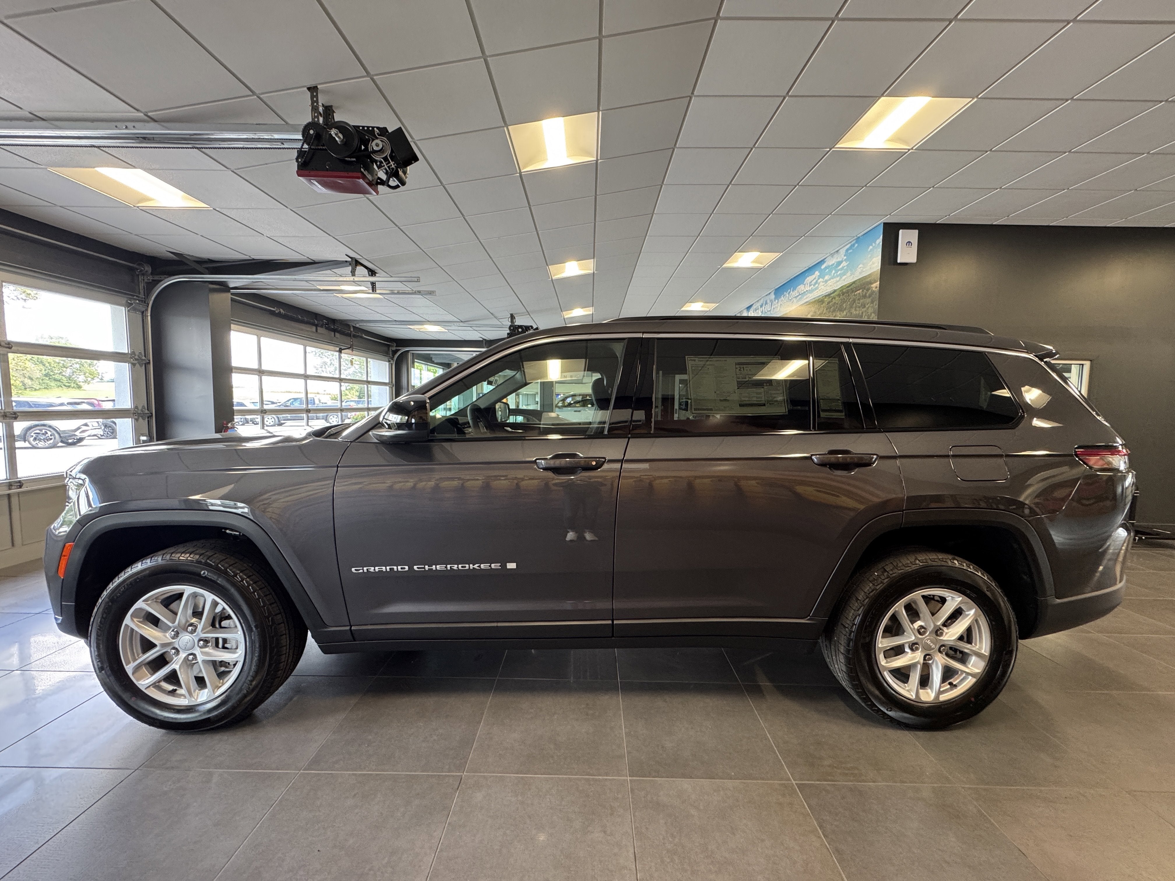 2025 Jeep Grand Cherokee GRAND CHEROKEE L LAREDO X 4X4