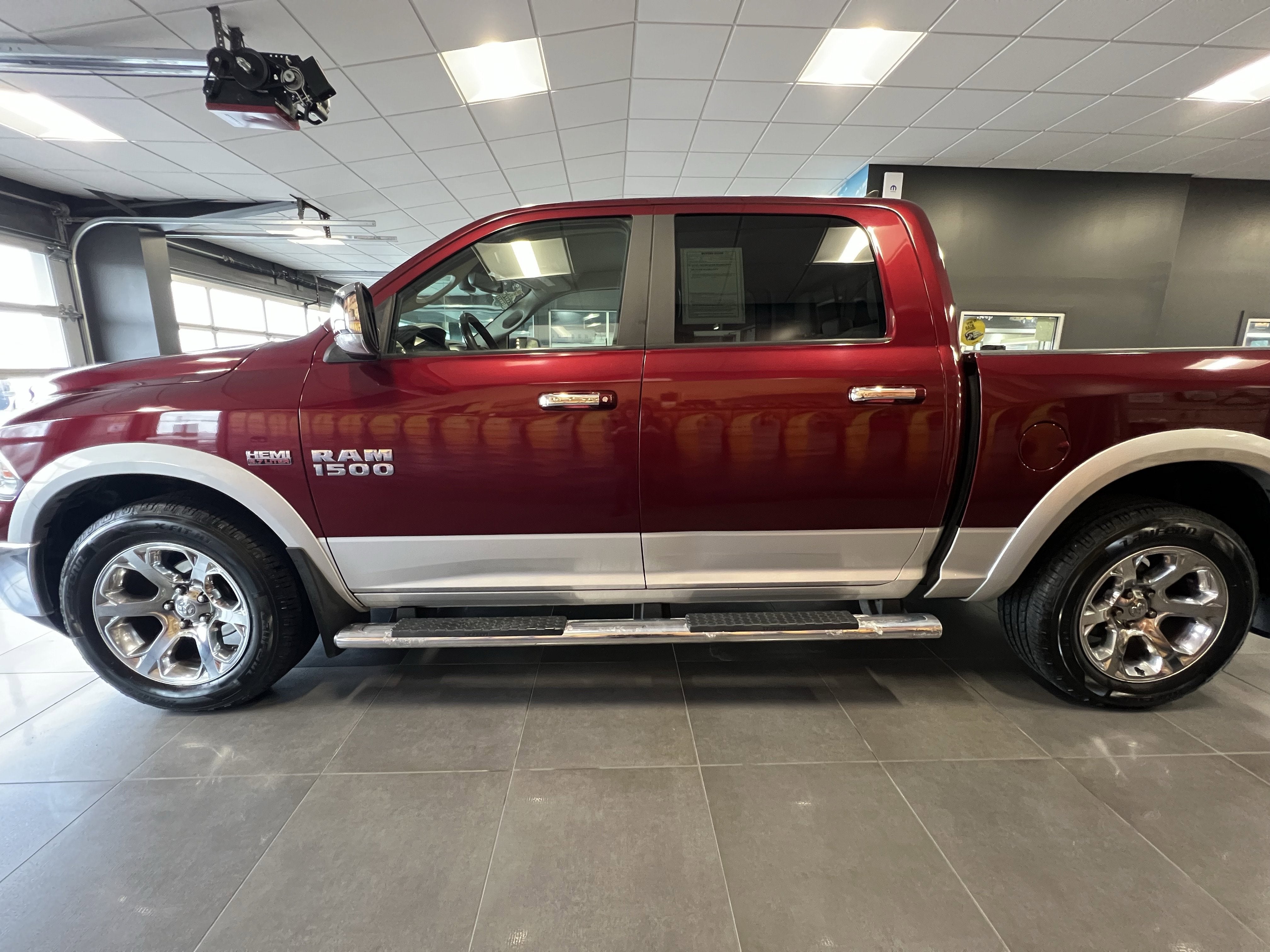 2017 RAM 1500 Laramie Crew Cab 4x4 5'7' Box