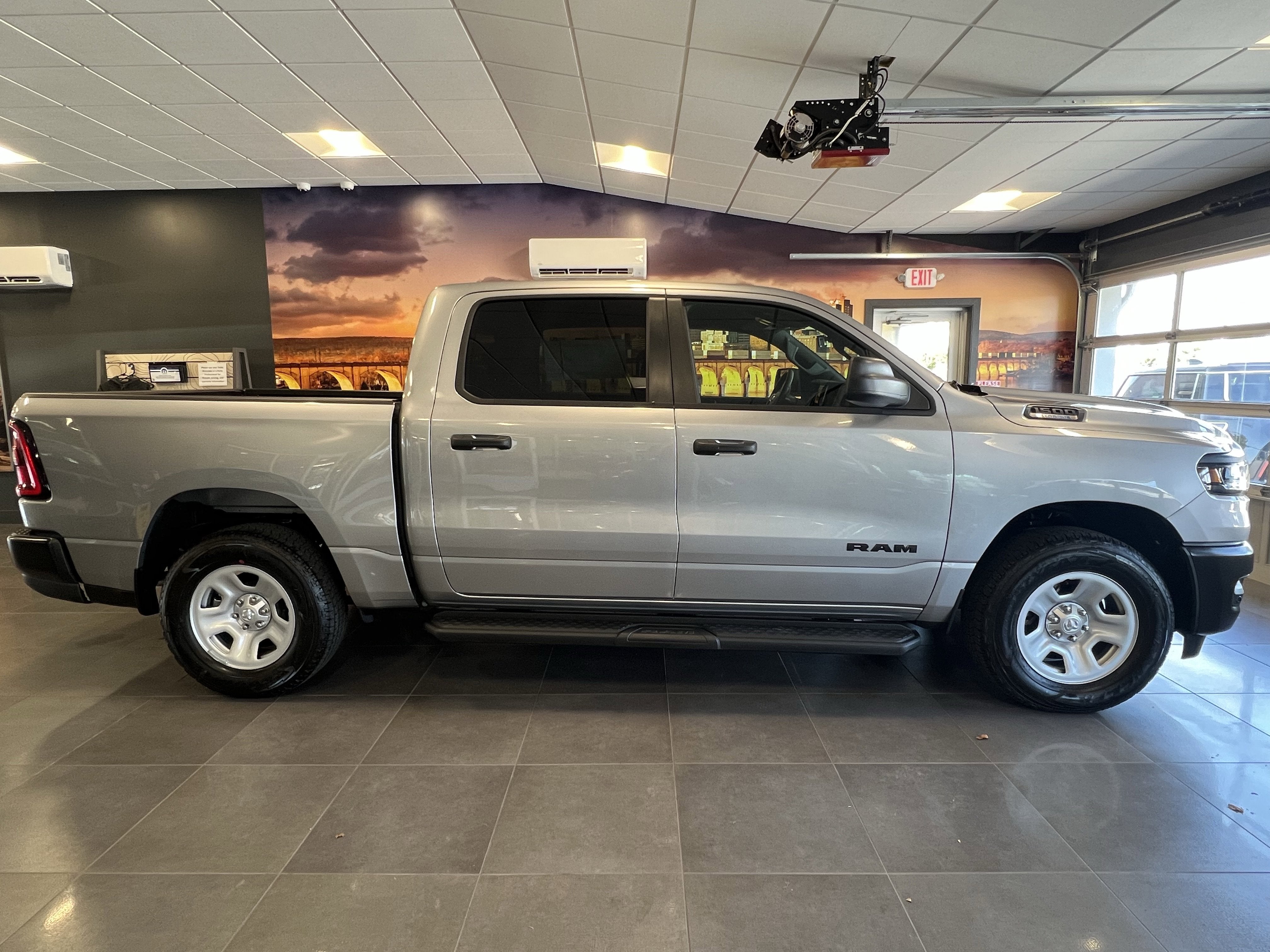 2025 RAM Ram 1500 RAM 1500 TRADESMAN CREW CAB 4X4 5'7' BOX