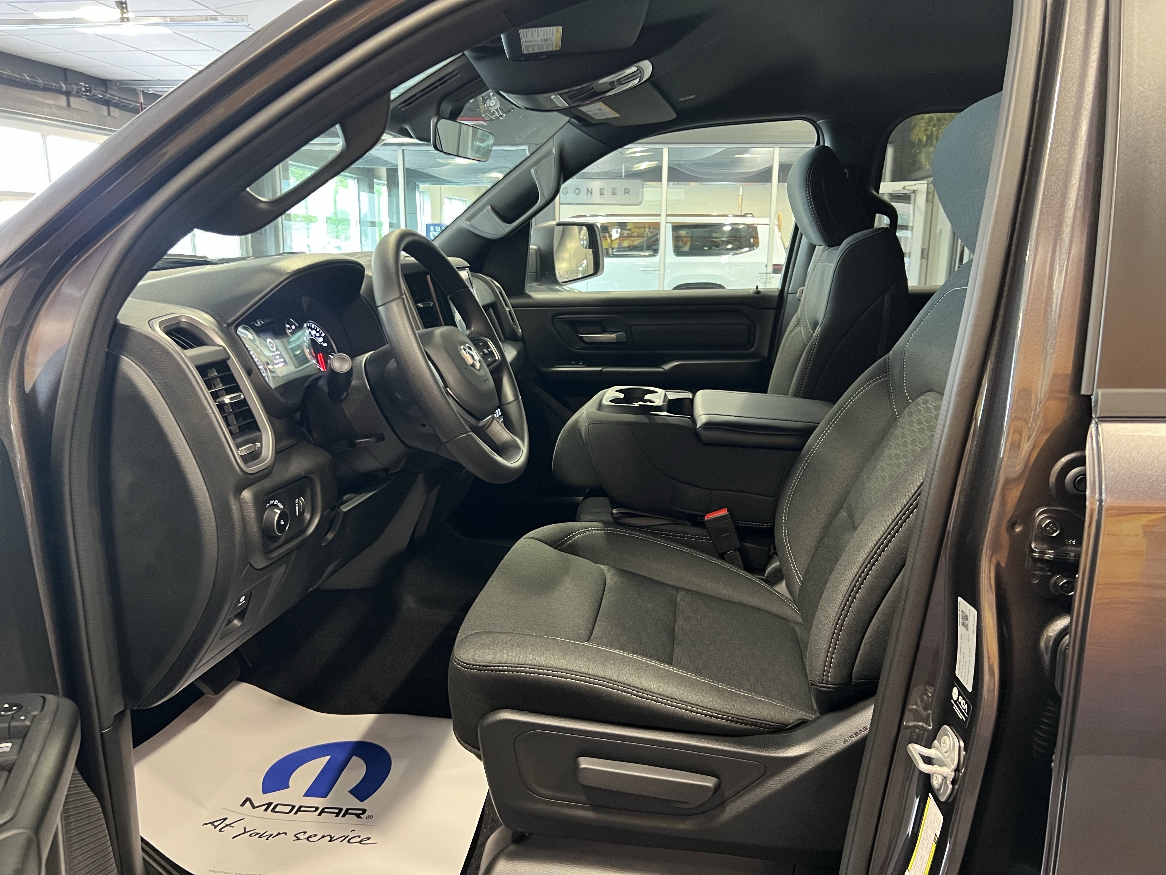 2025 RAM Ram 1500 RAM 1500 TRADESMAN CREW CAB 4X4 5'7' BOX