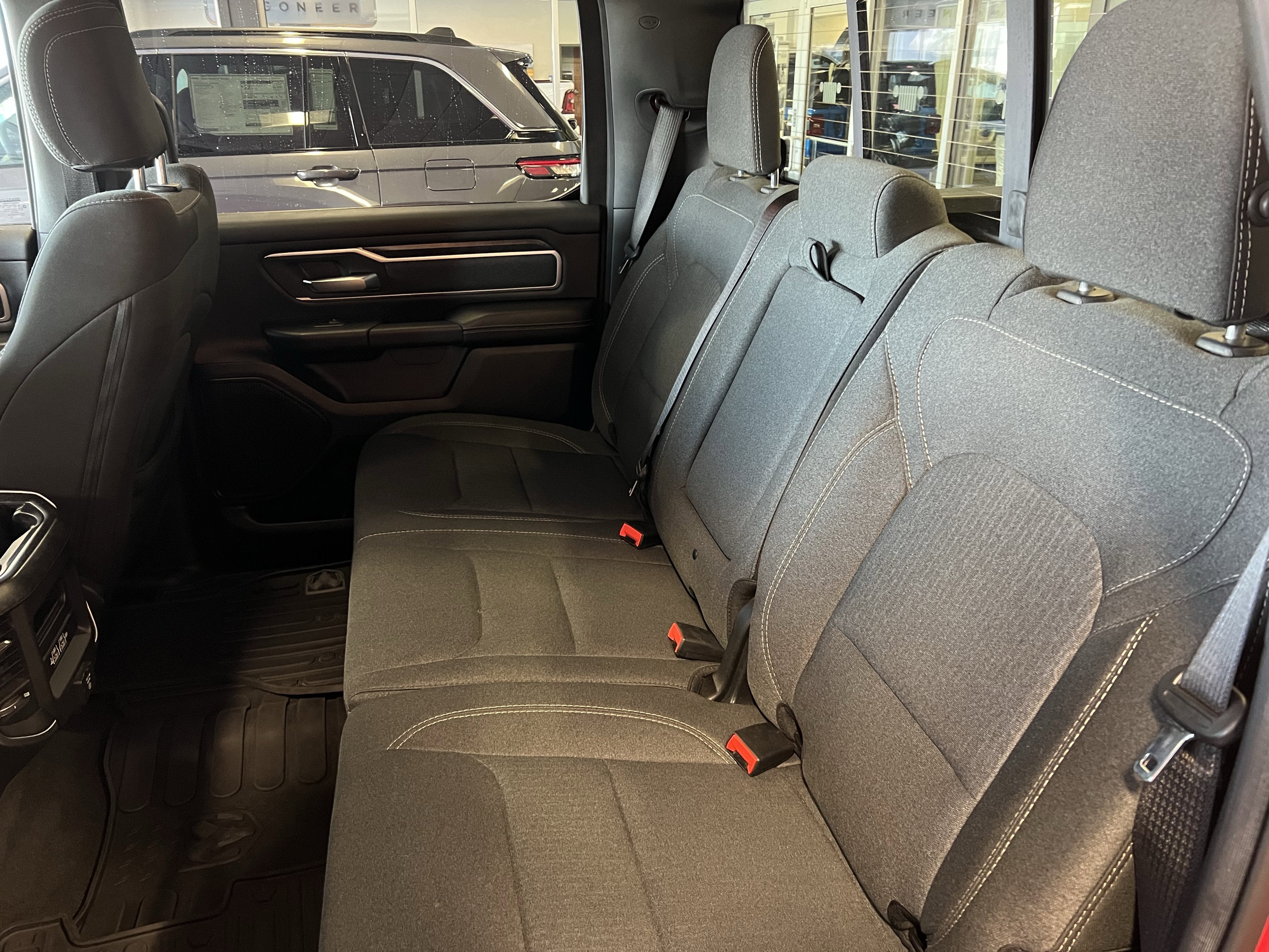 2020 RAM 1500 Big Horn Crew Cab 4x4 5'7' Box