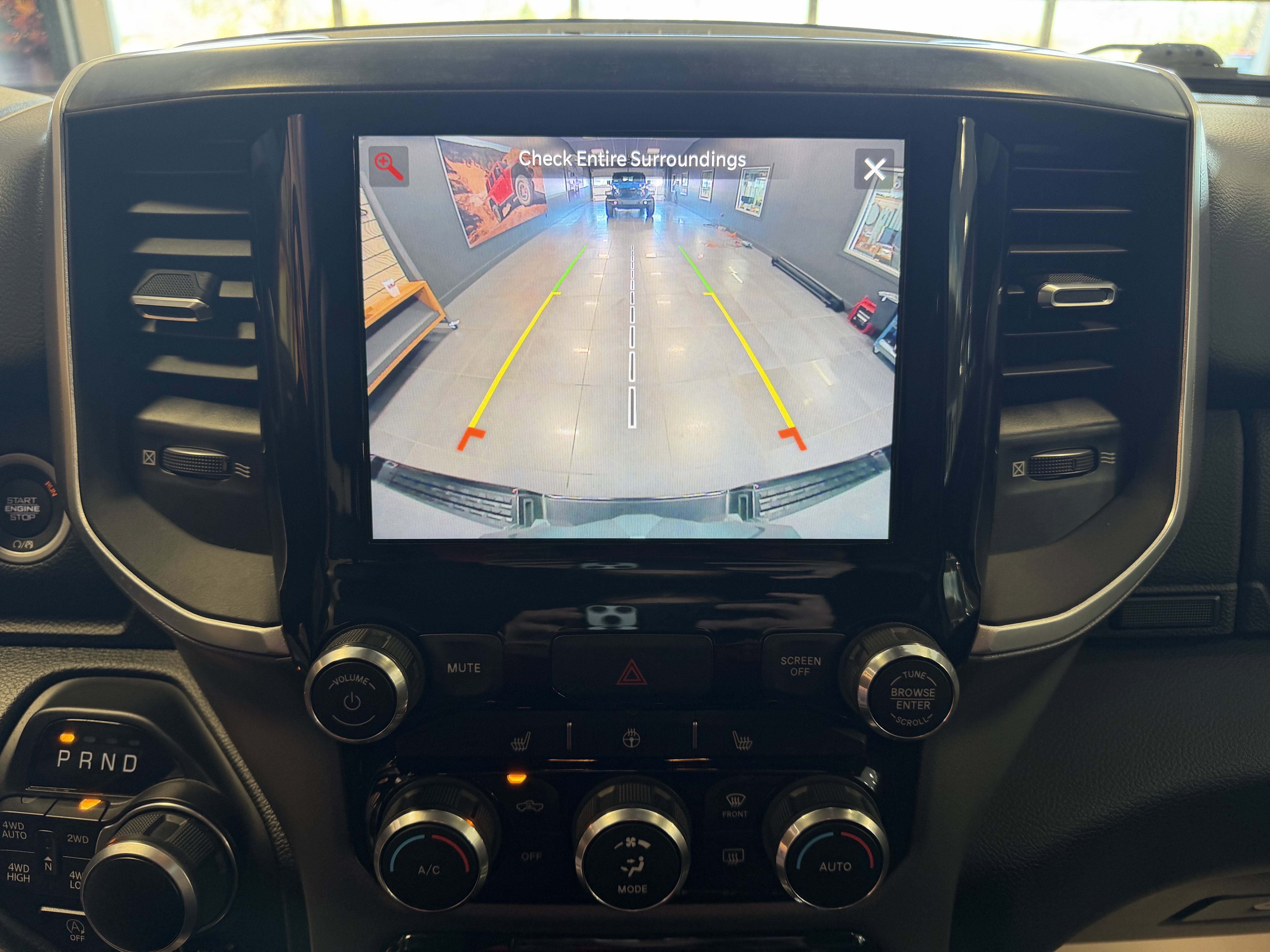 2022 RAM 1500 Big Horn Crew Cab 4x4 5'7' Box