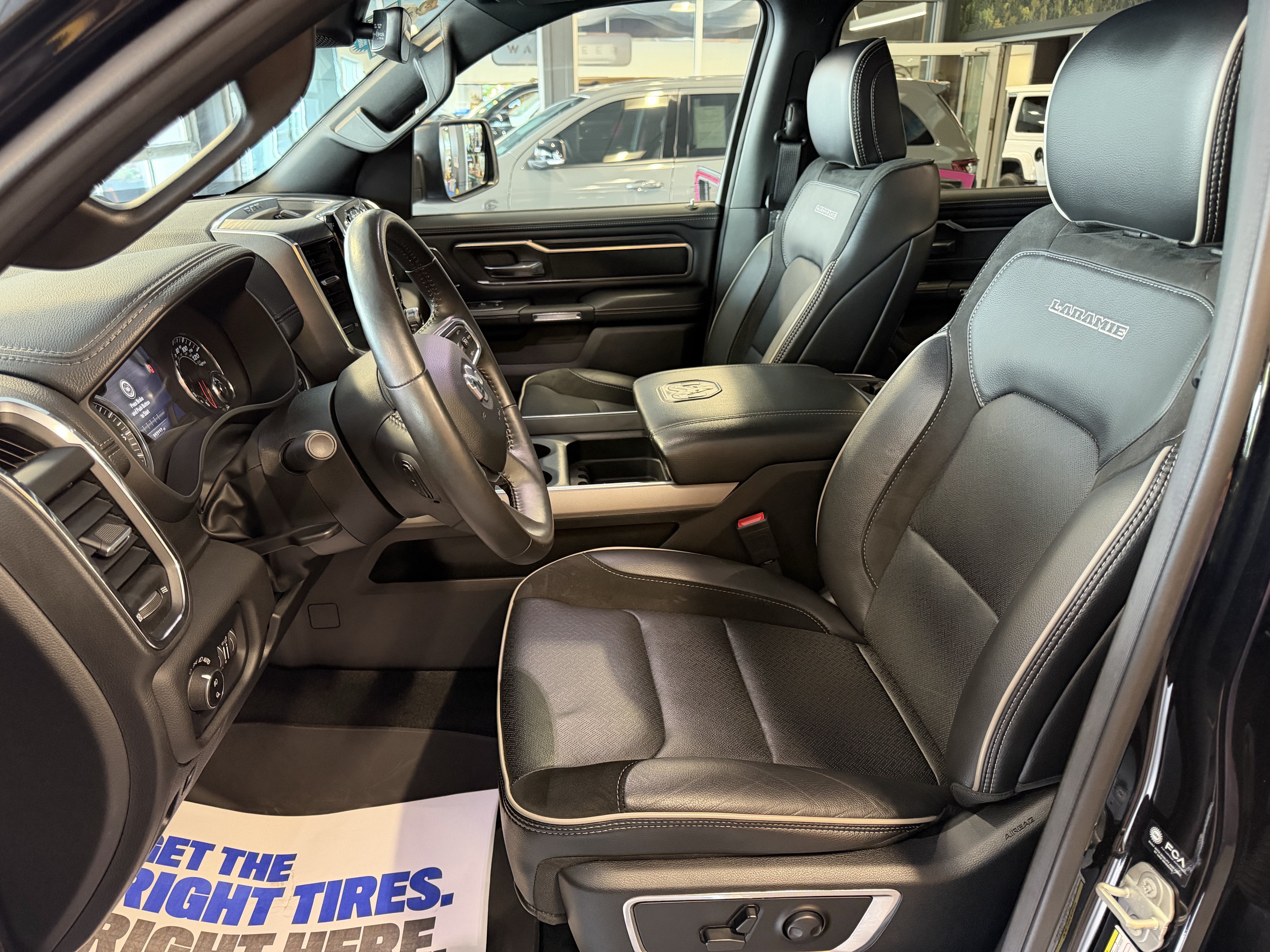 2024 RAM 1500 Laramie Crew Cab 4x4 5'7' Box