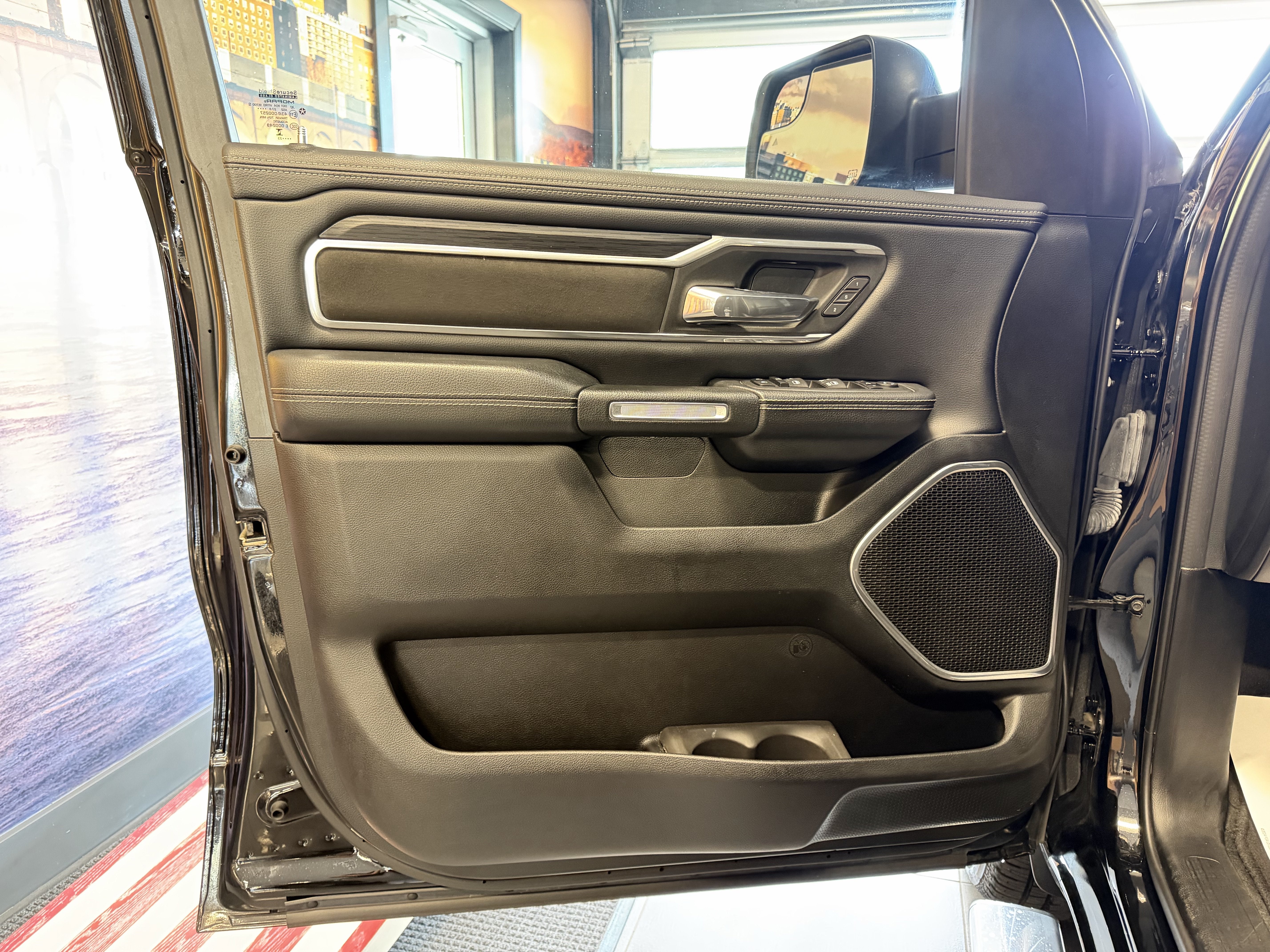 2023 RAM 1500 Laramie Crew Cab 4x4 5'7' Box