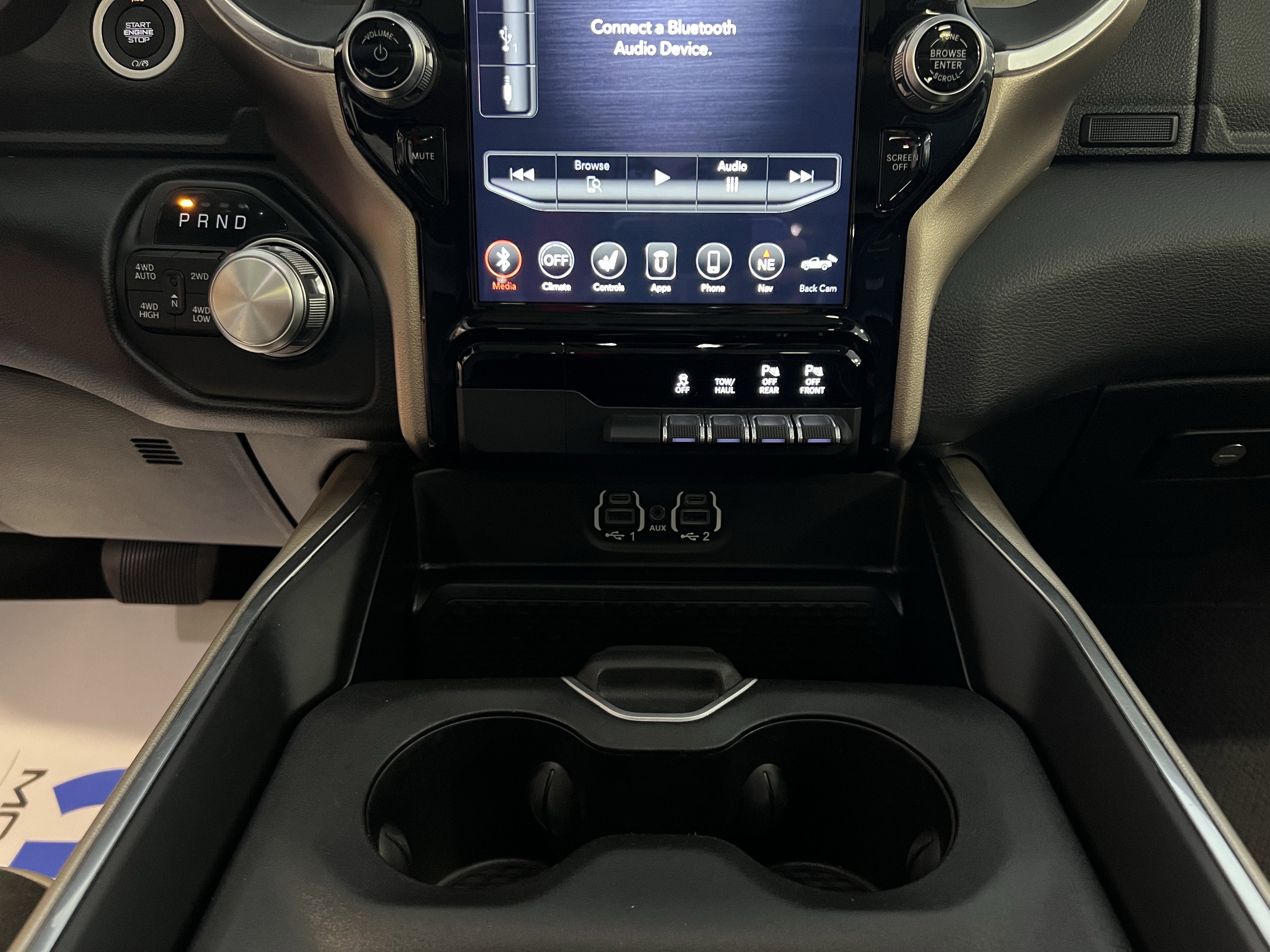 2020 RAM 1500 Laramie Crew Cab 4x4 5'7' Box