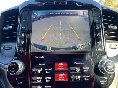 2020 RAM 1500 Laramie Crew Cab 4x4 5'7' Box