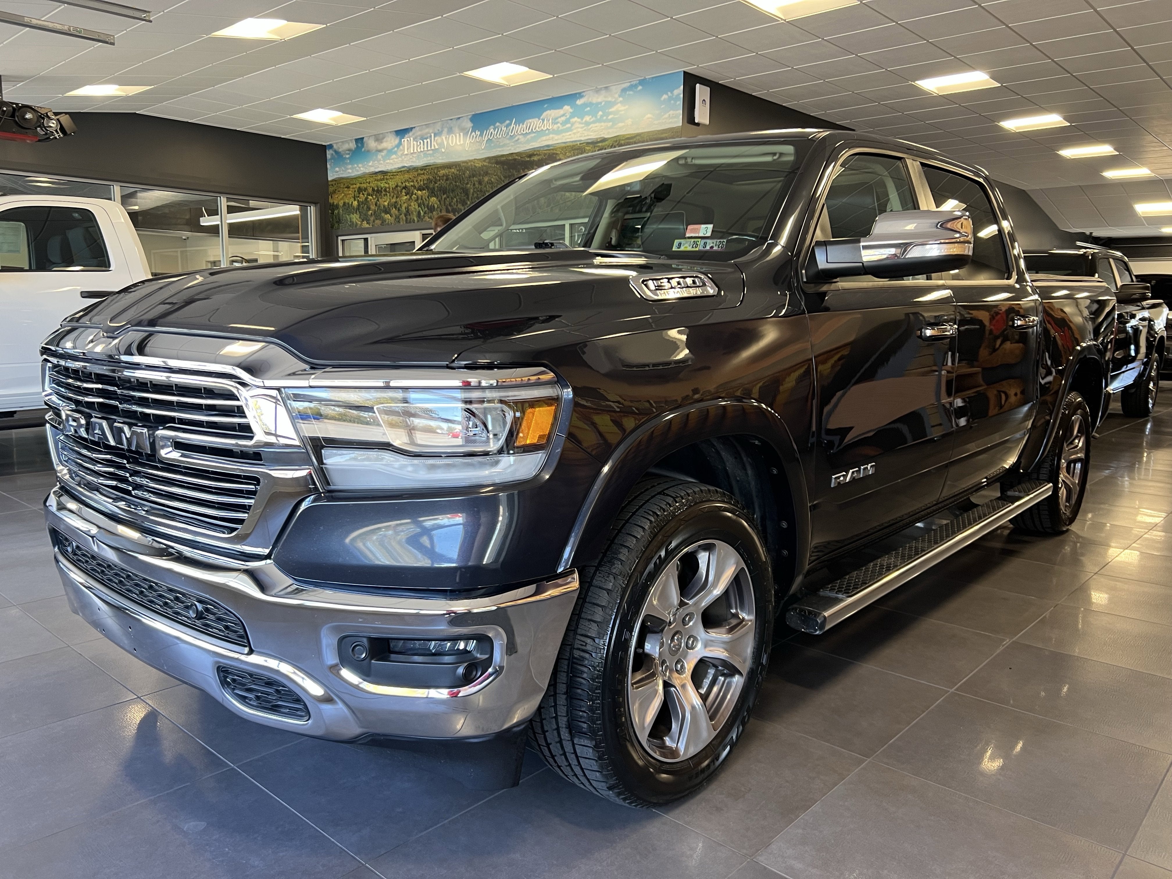 2020 RAM 1500 Laramie Crew Cab 4x4 5'7' Box