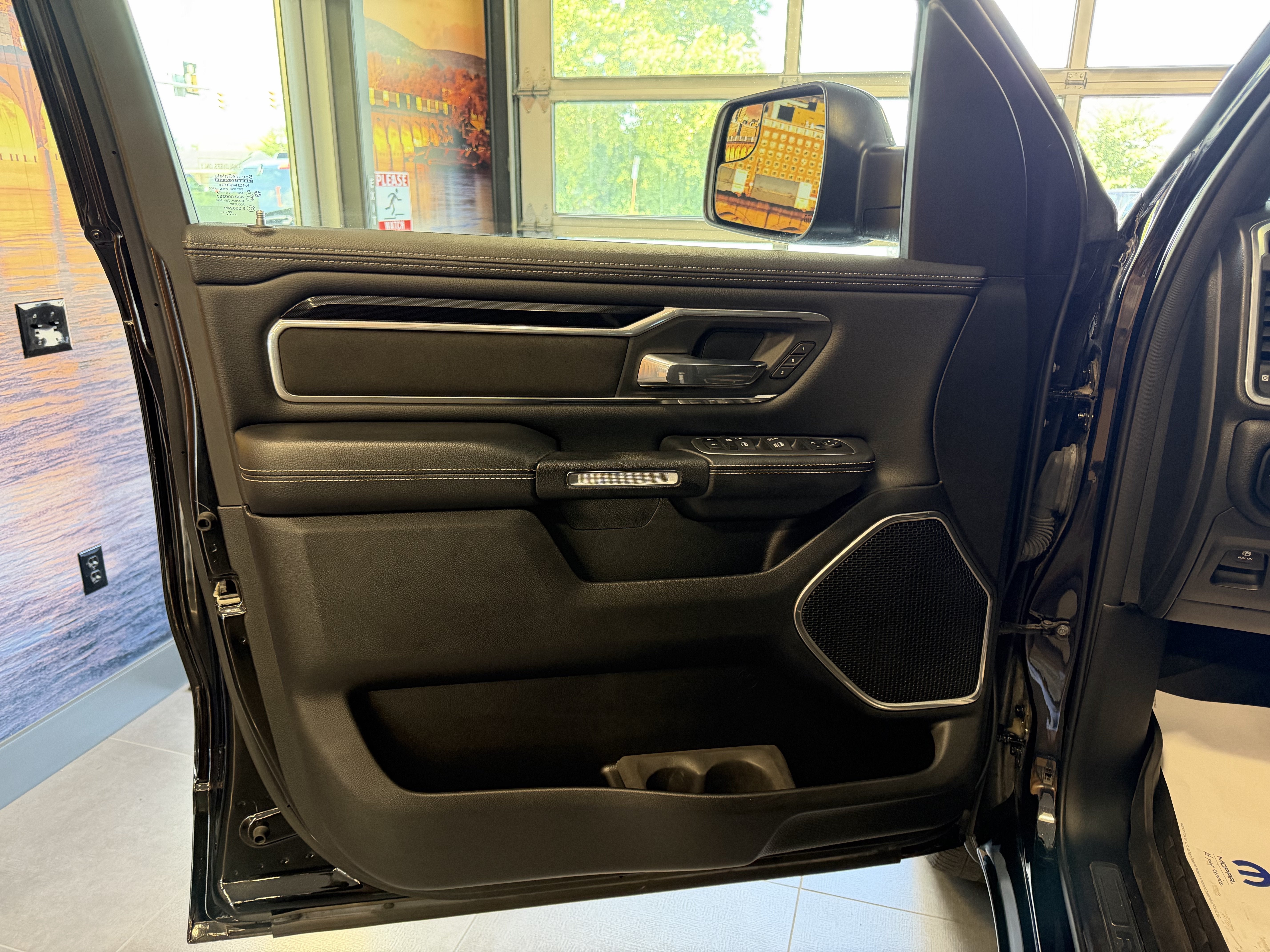 2022 RAM 1500 Laramie Crew Cab 4x4 6'4' Box