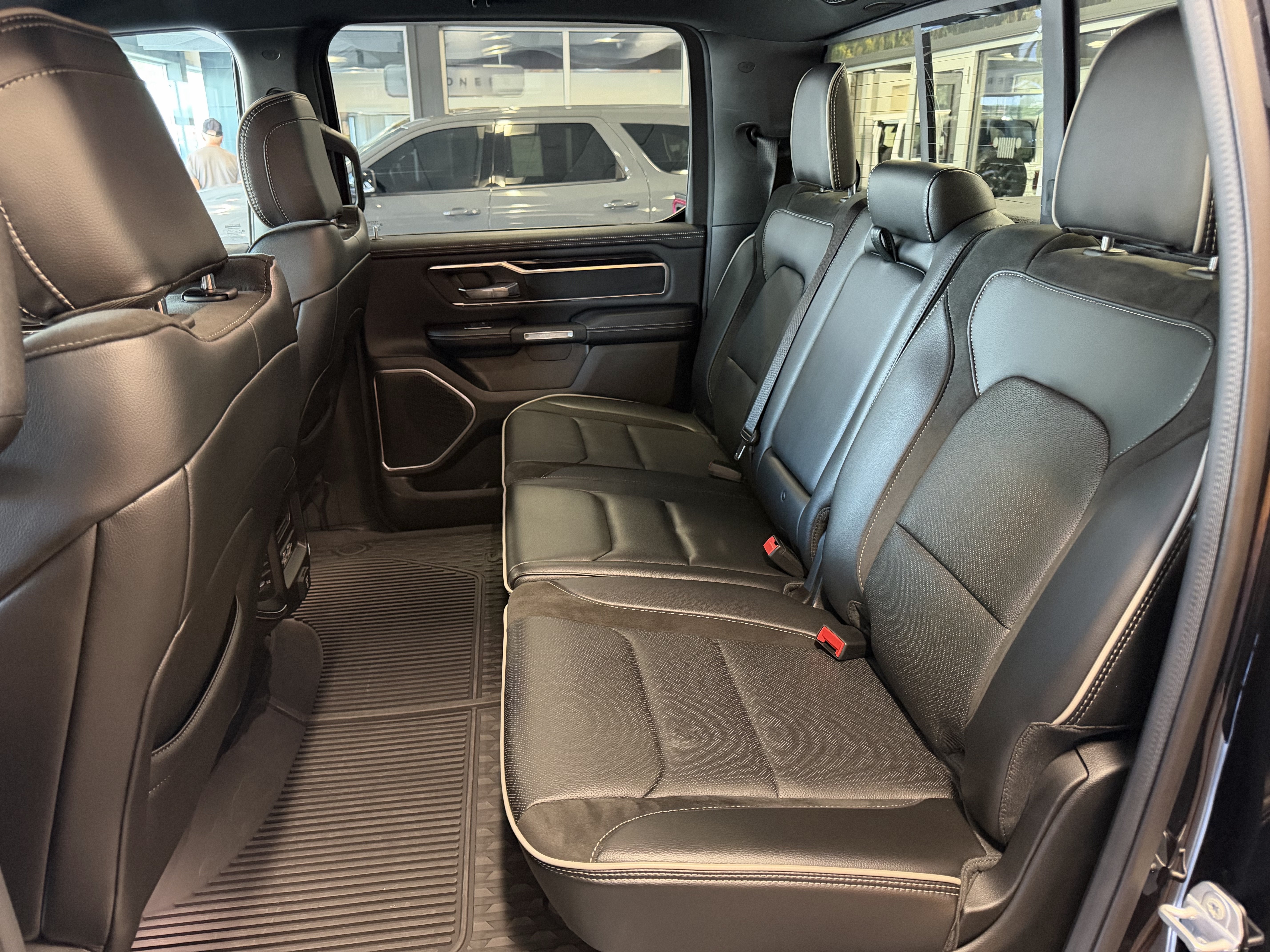 2022 RAM 1500 Laramie Crew Cab 4x4 6'4' Box