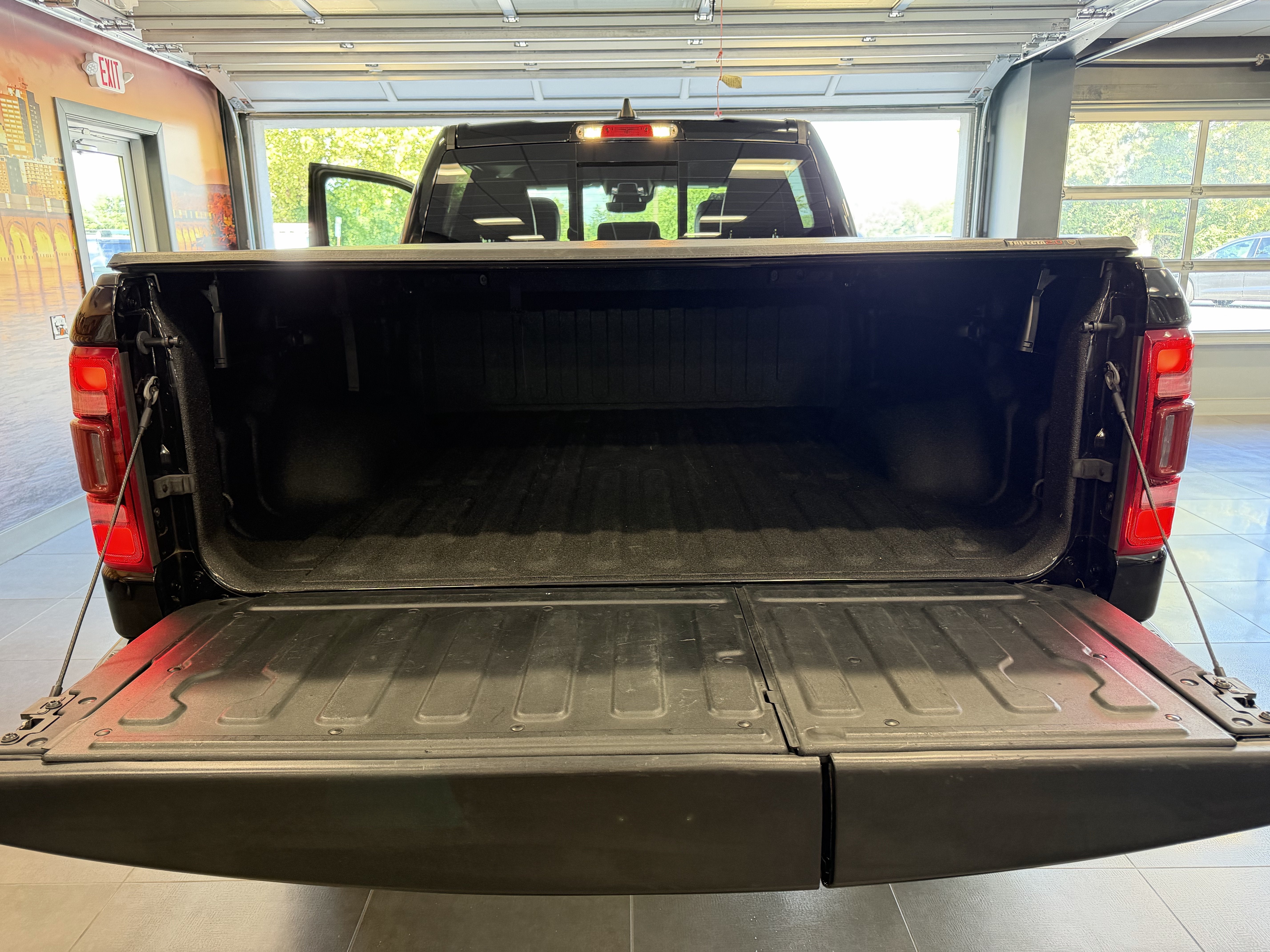 2022 RAM 1500 Laramie Crew Cab 4x4 6'4' Box