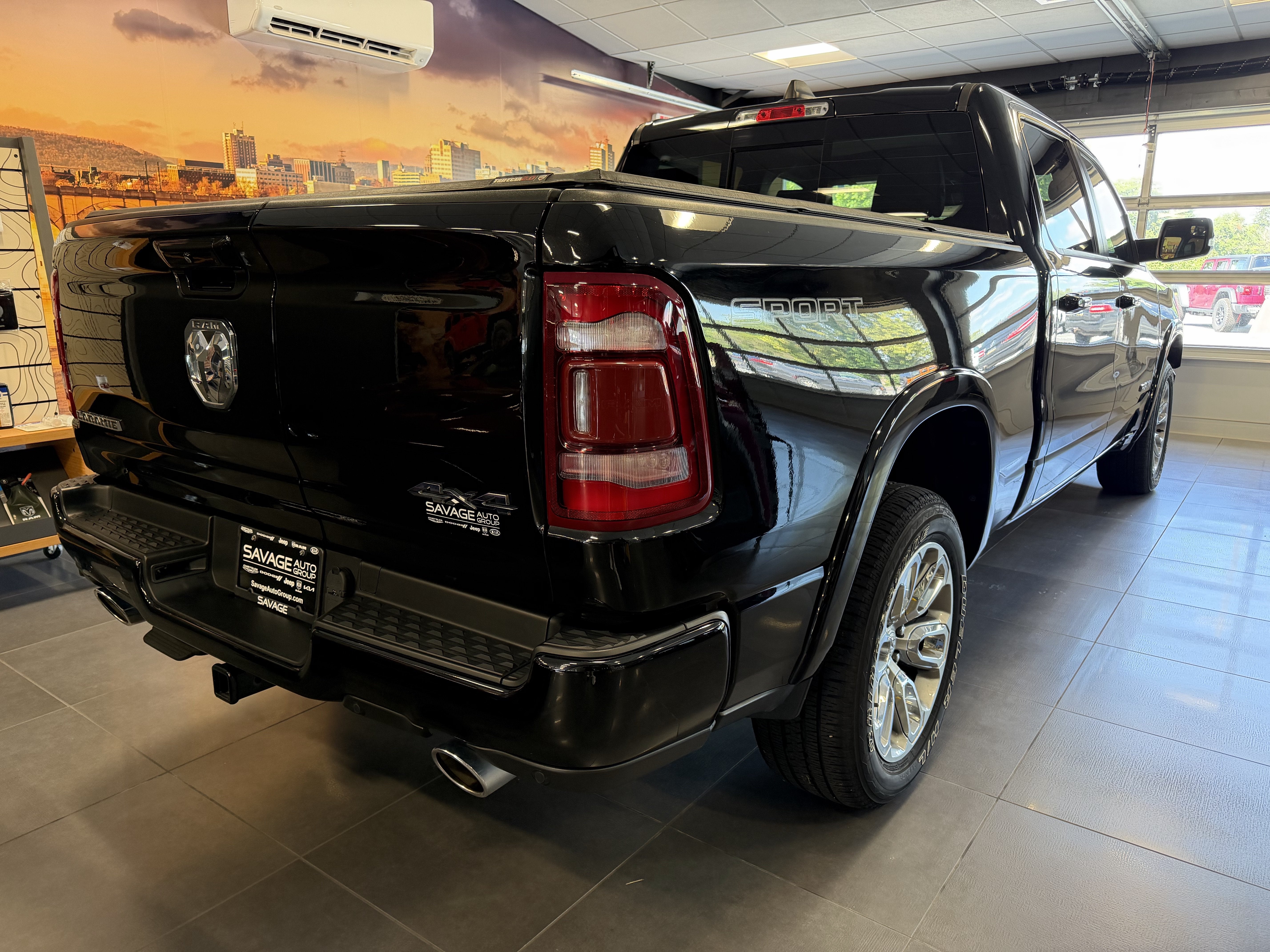 2022 RAM 1500 Laramie Crew Cab 4x4 6'4' Box