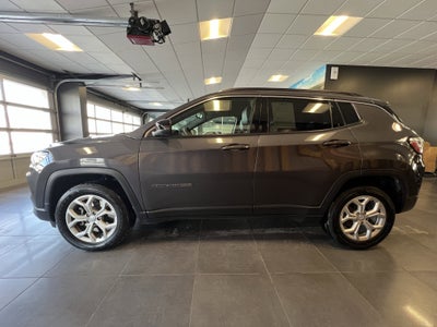 2024 Jeep Compass COMPASS LATITUDE 4X4