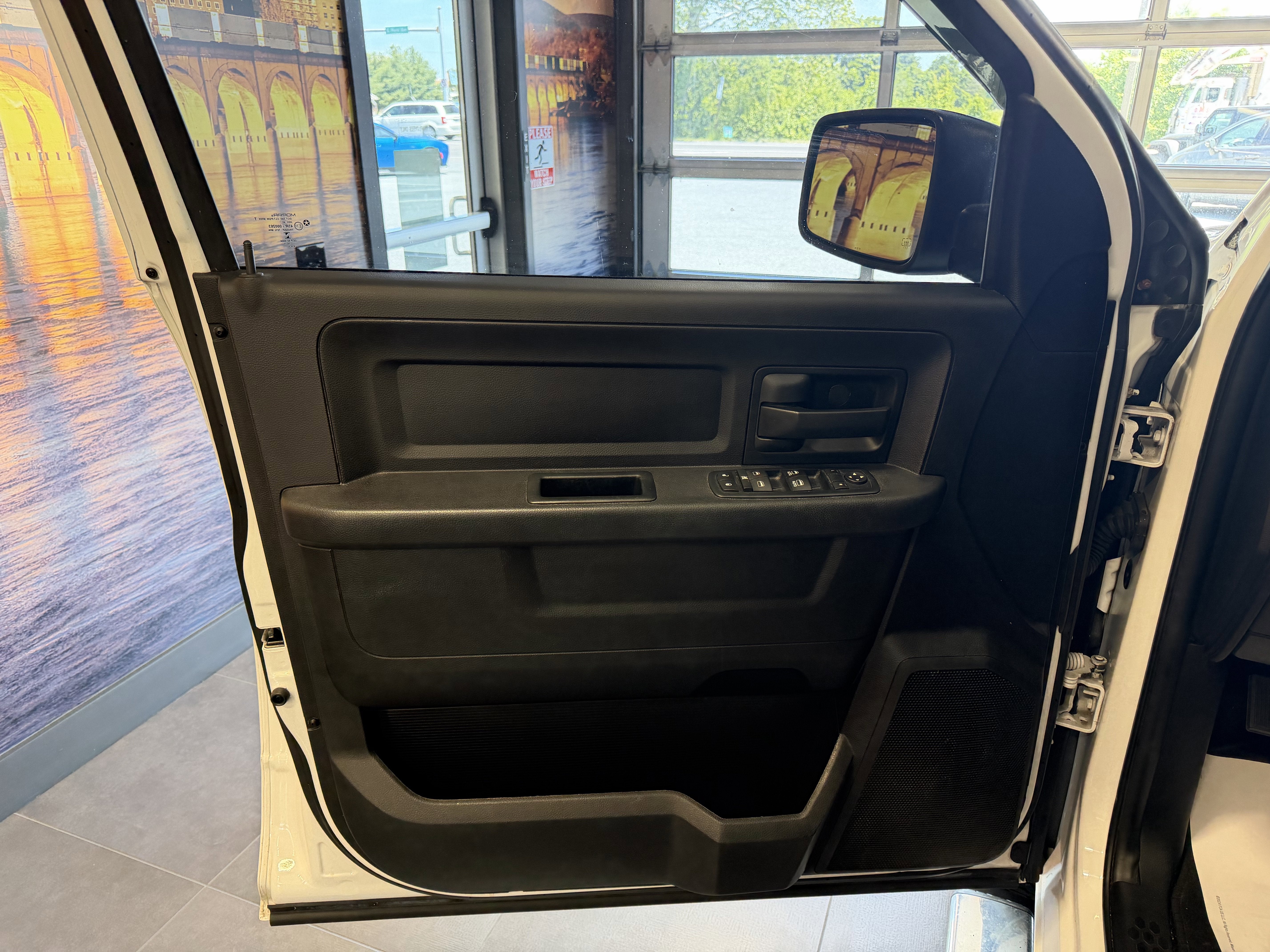 2017 RAM 1500 Express Crew Cab 4x4 5'7' Box