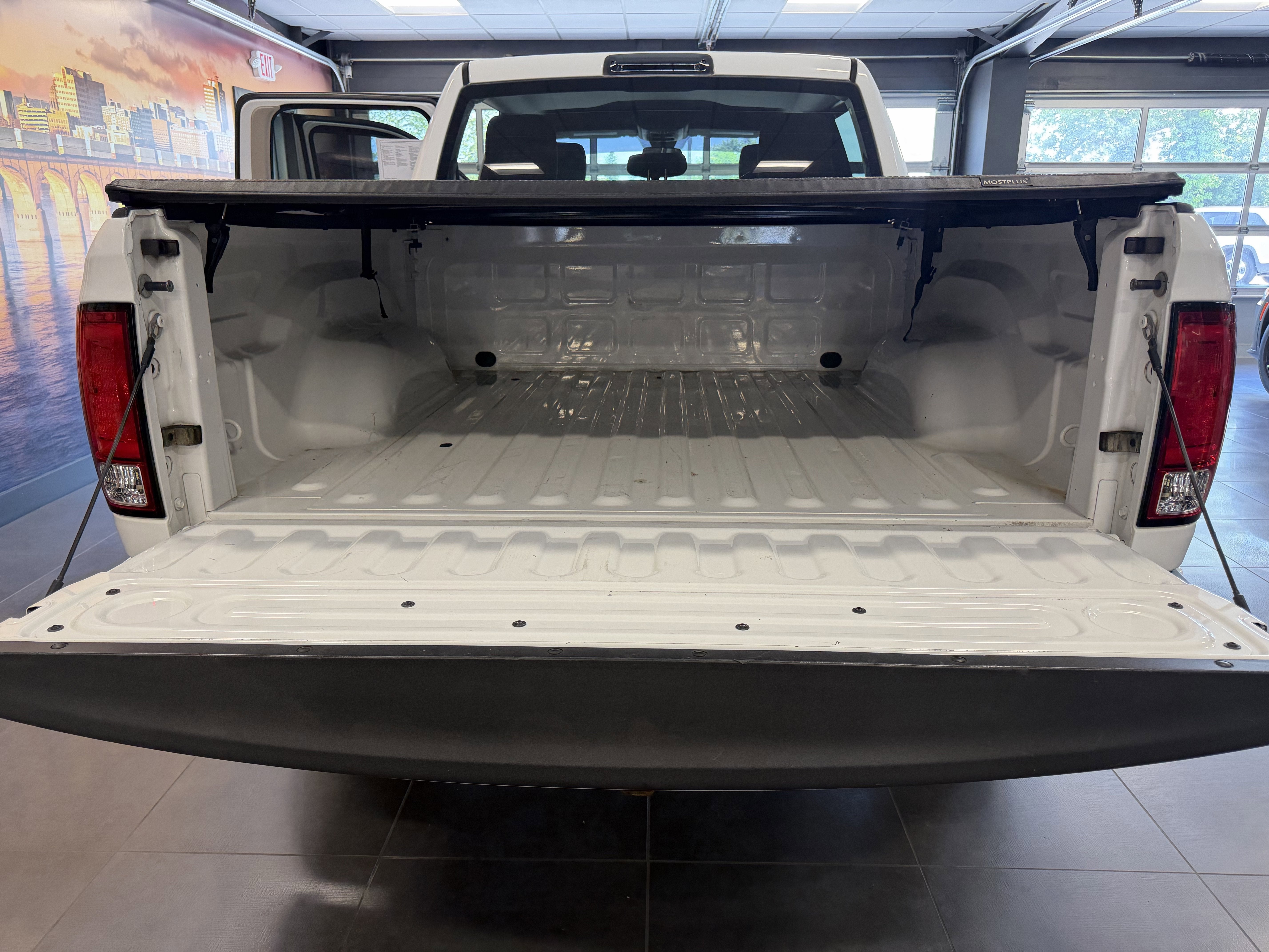 2017 RAM 1500 Express Crew Cab 4x4 5'7' Box