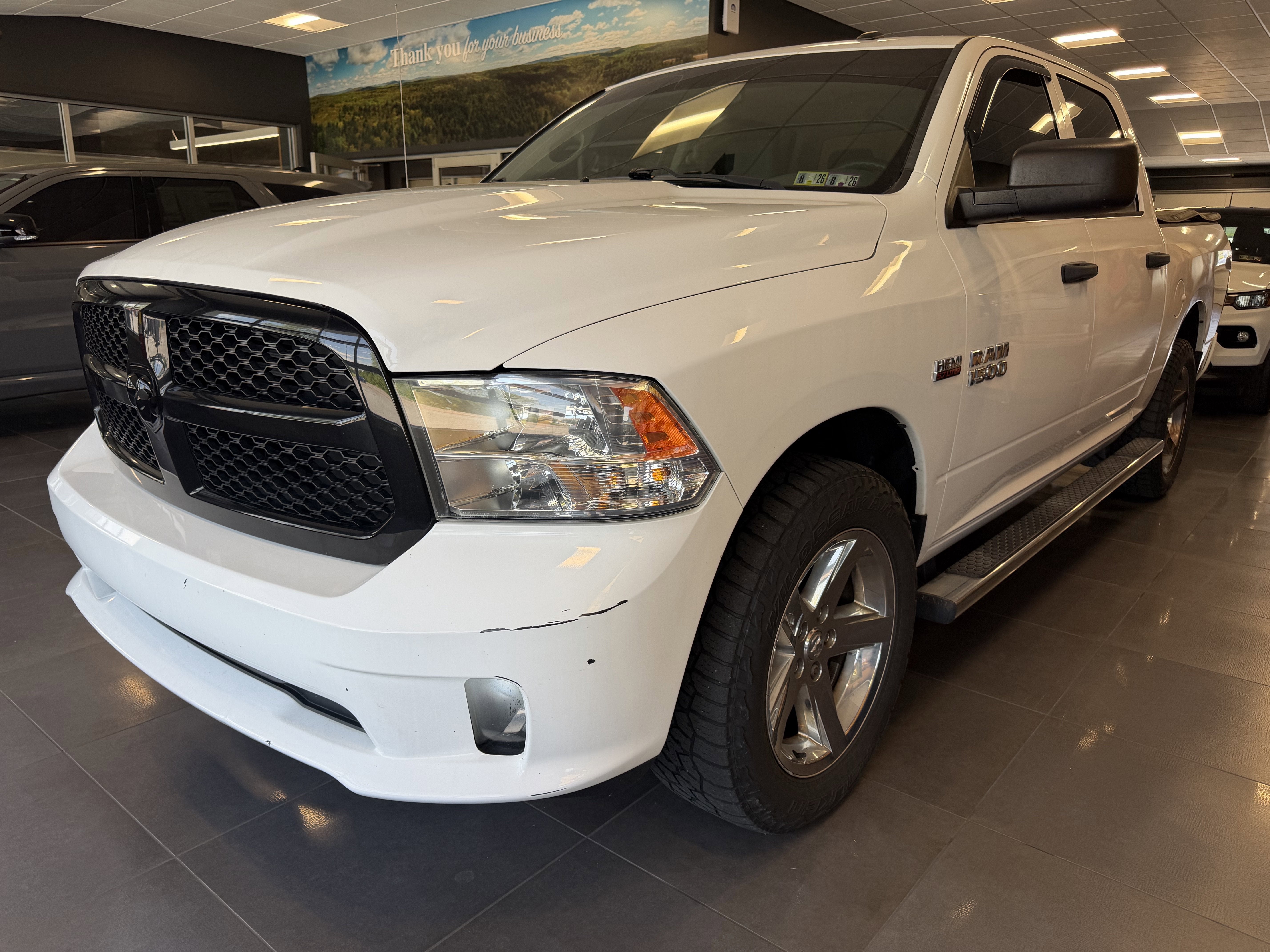 2017 RAM 1500 Express Crew Cab 4x4 5'7' Box