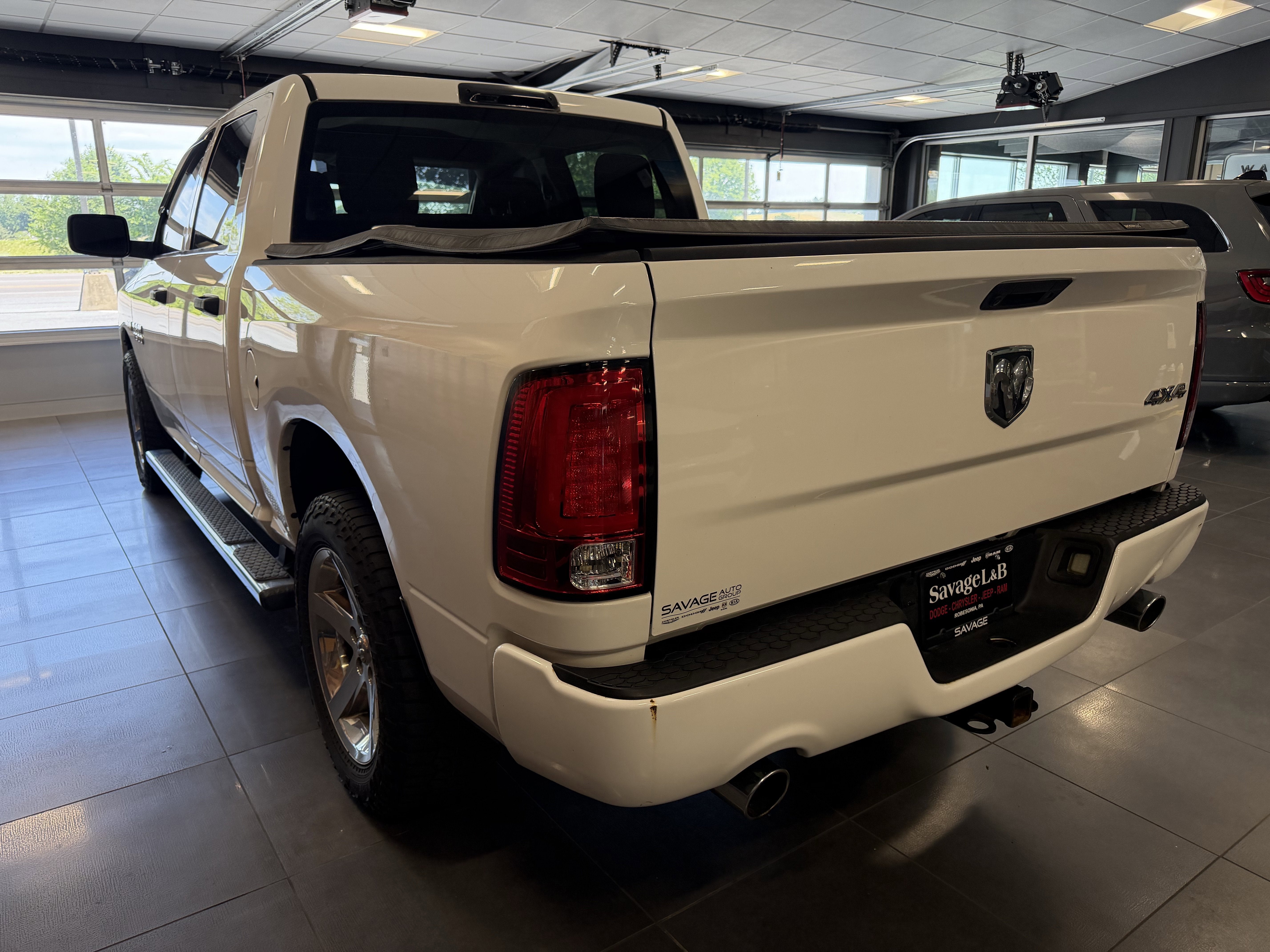 2017 RAM 1500 Express Crew Cab 4x4 5'7' Box