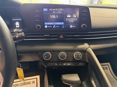 2022 Hyundai Elantra SE