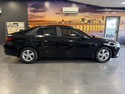 2022 Hyundai Elantra SE